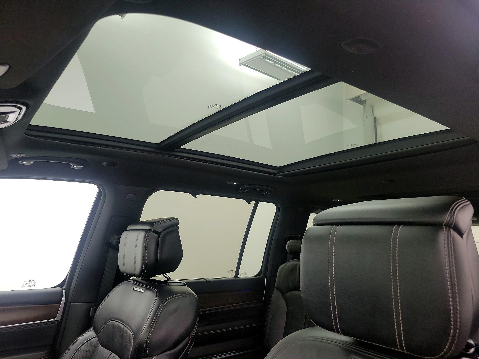 Thumbnail: 2022 Jeep Grand Wagoneer - 20