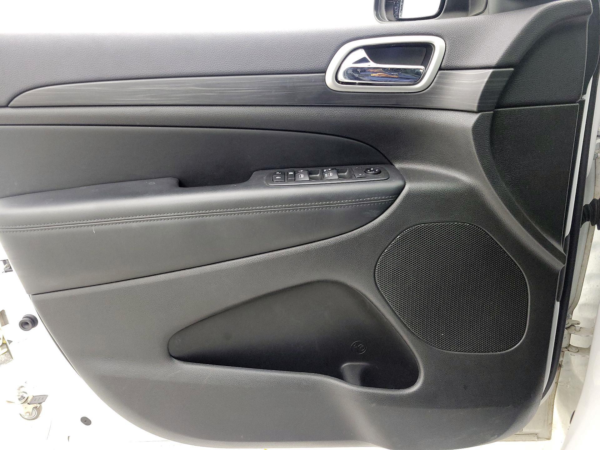 Thumbnail: 2019 Jeep Grand Cherokee - 12