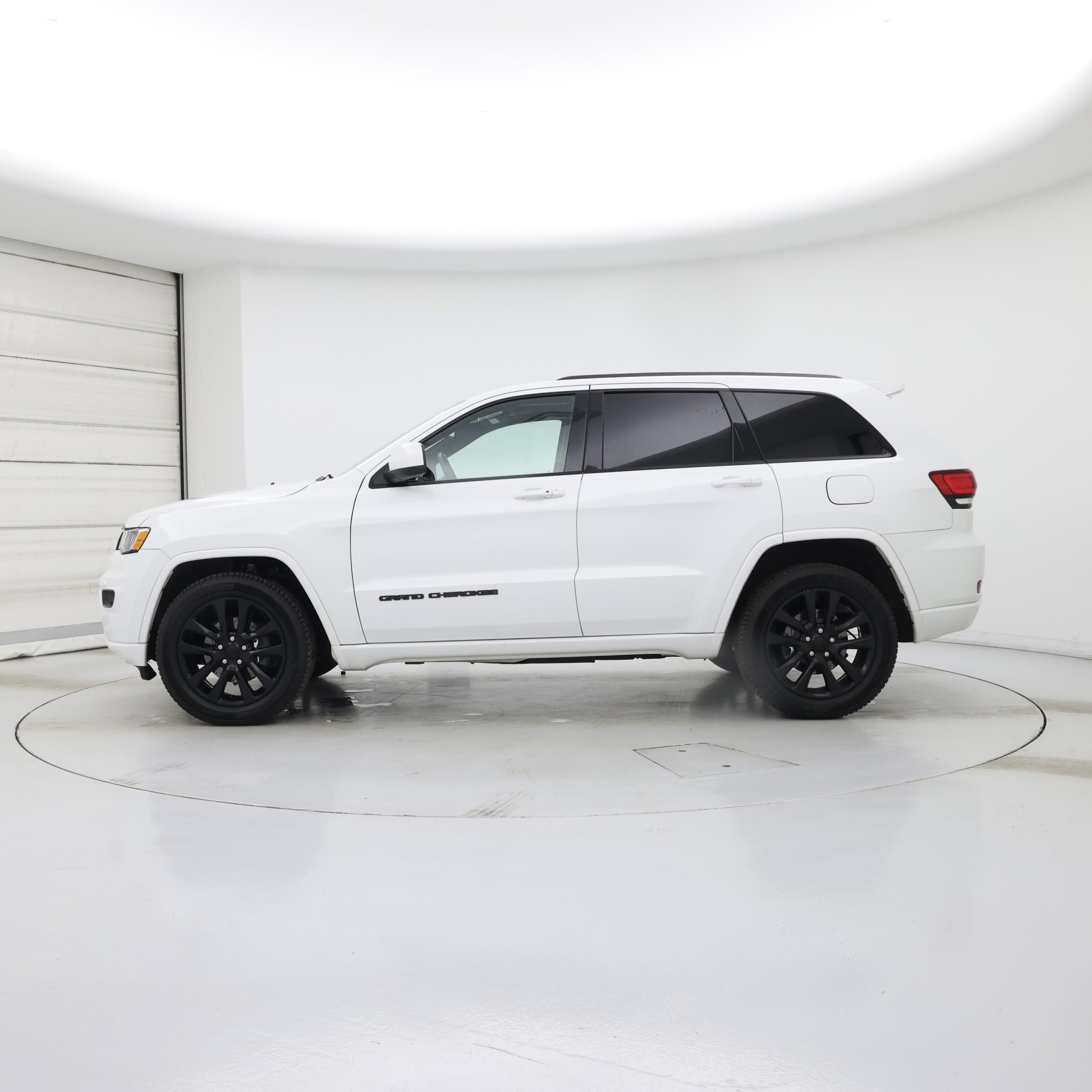 Thumbnail: 2019 Jeep Grand Cherokee - 3