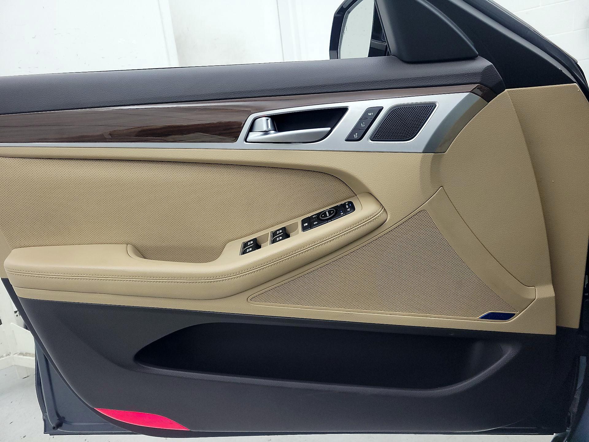 Thumbnail: 2017 Genesis G80 - 12