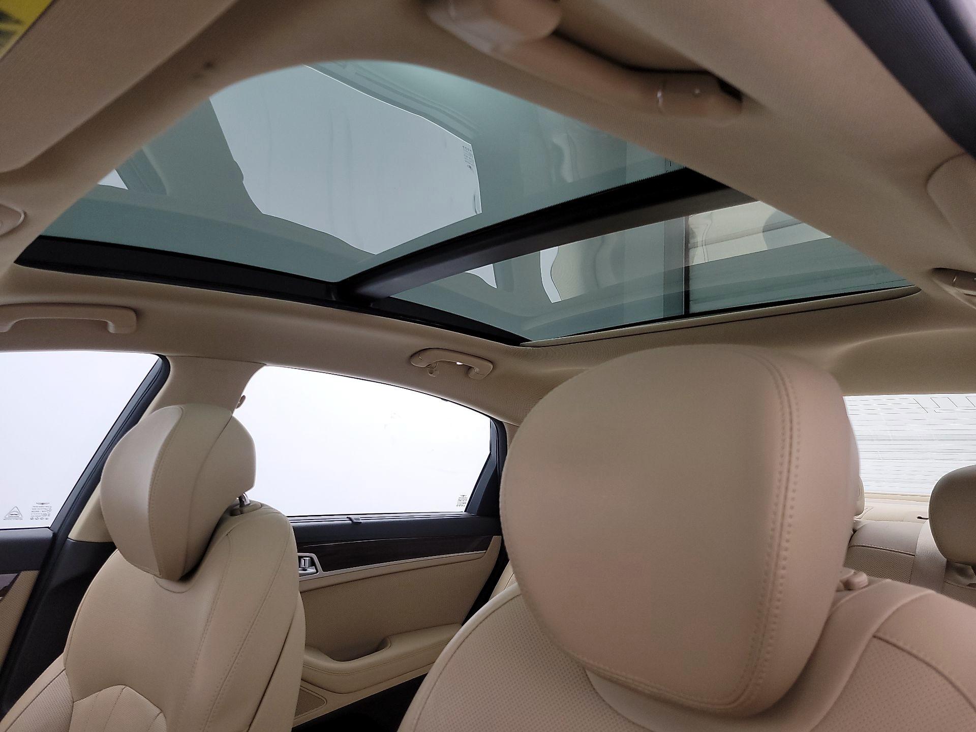 Thumbnail: 2017 Genesis G80 - 20