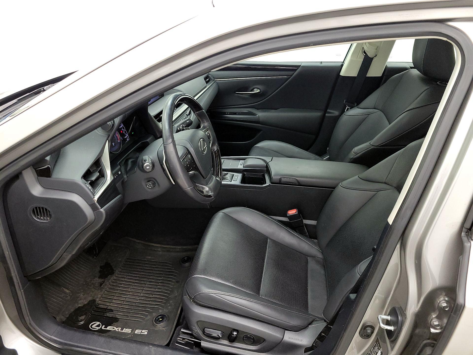 Thumbnail: 2021 Lexus ES - 11