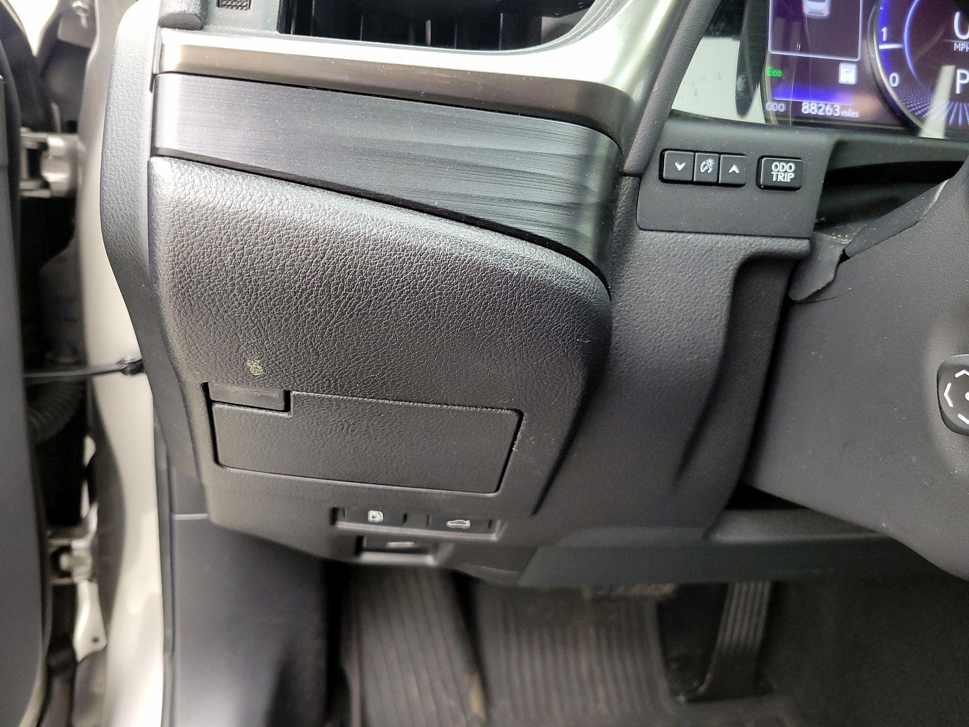 Thumbnail: 2021 Lexus ES - 13