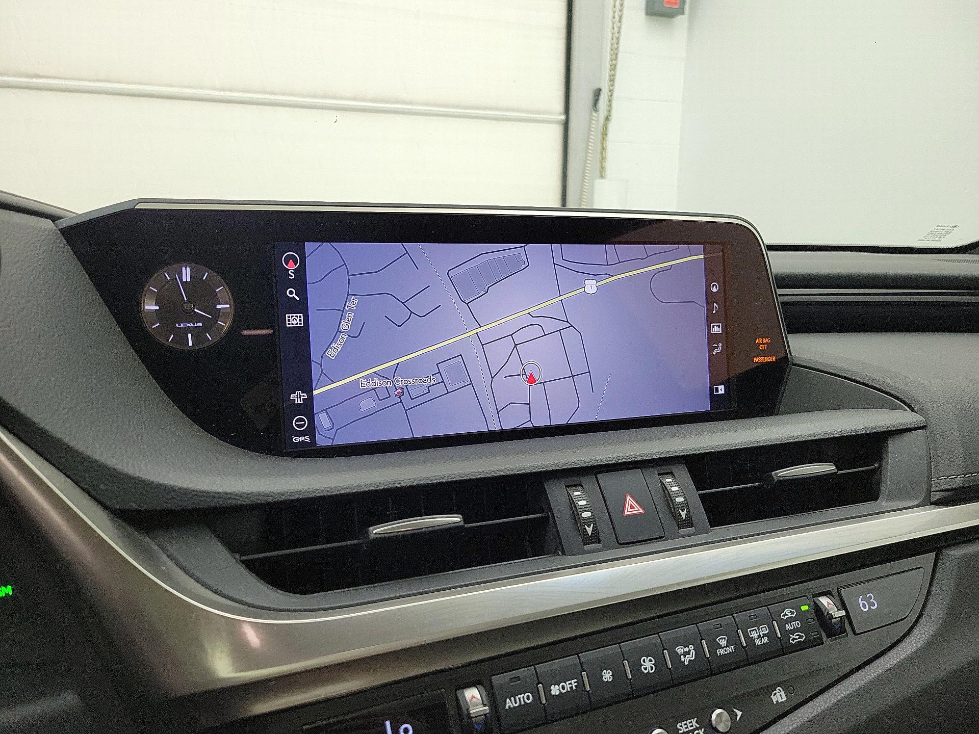 Thumbnail: 2021 Lexus ES - 14