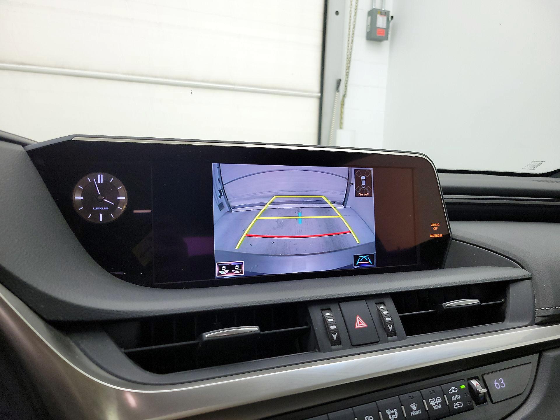 Thumbnail: 2021 Lexus ES - 15