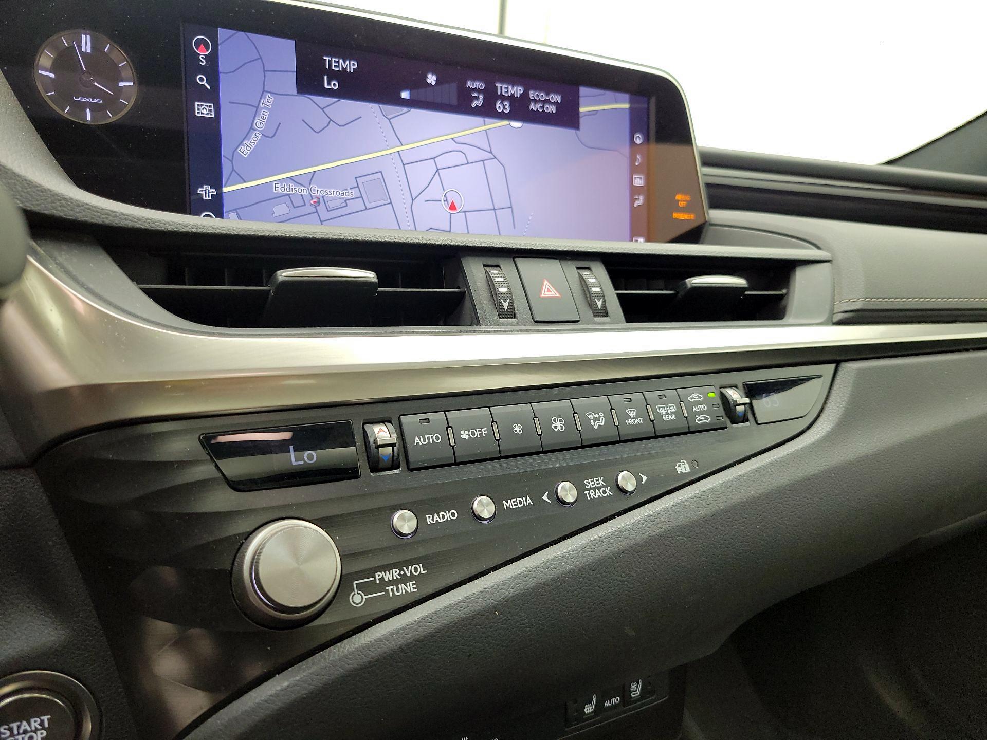 Thumbnail: 2021 Lexus ES - 17