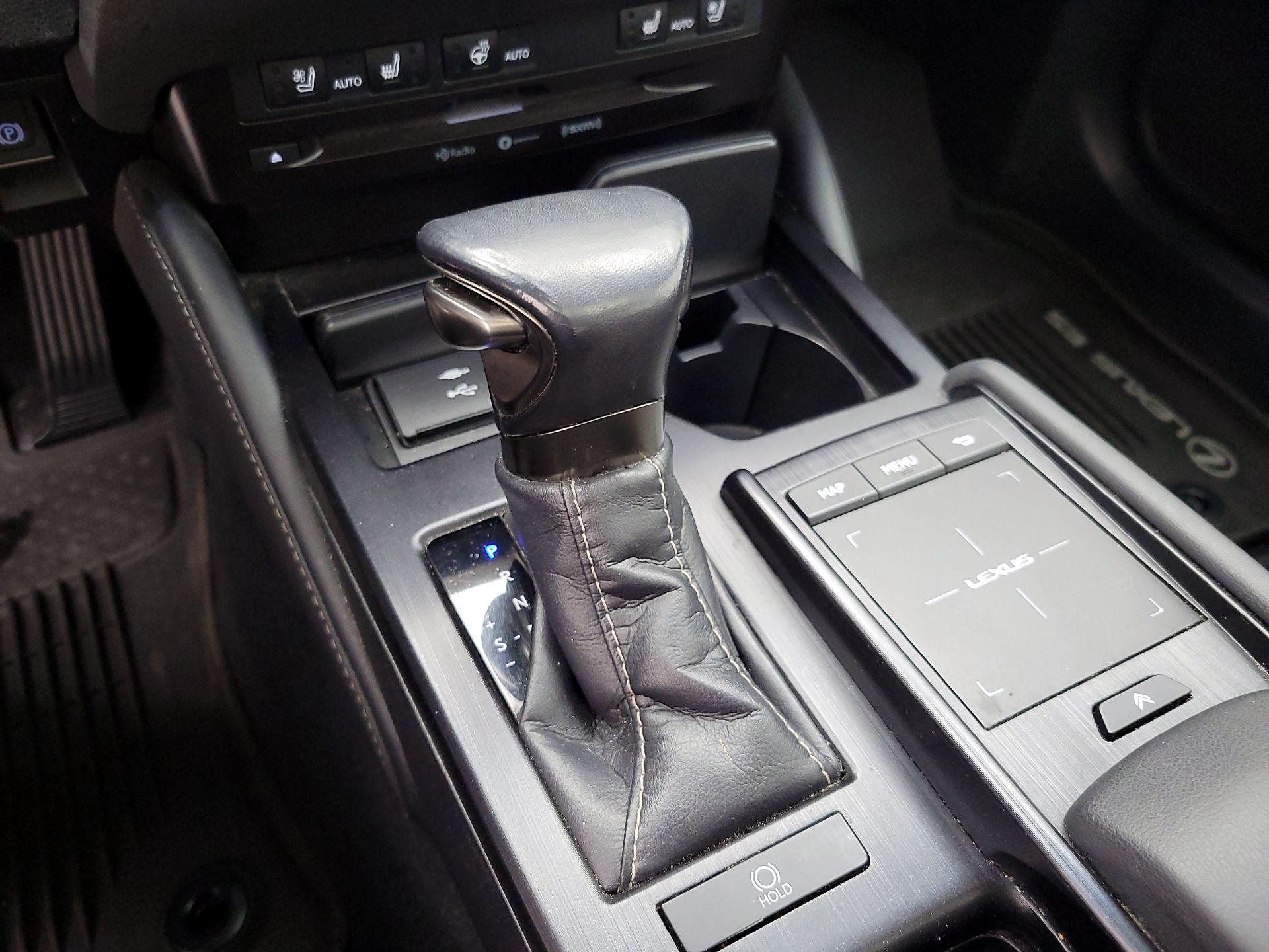 Thumbnail: 2021 Lexus ES - 18