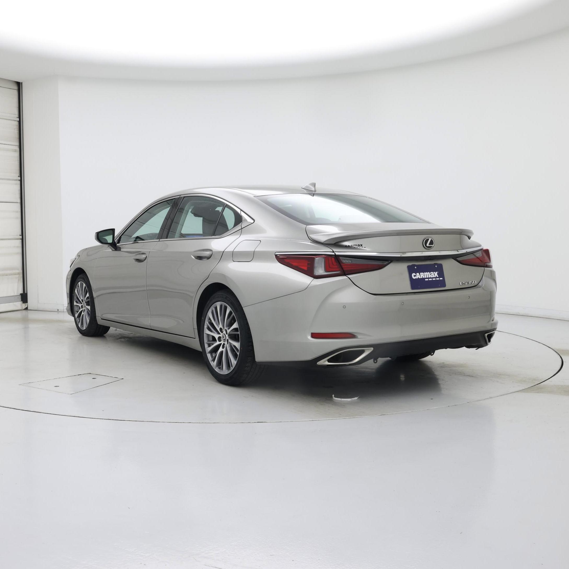 Thumbnail: 2021 Lexus ES - 2