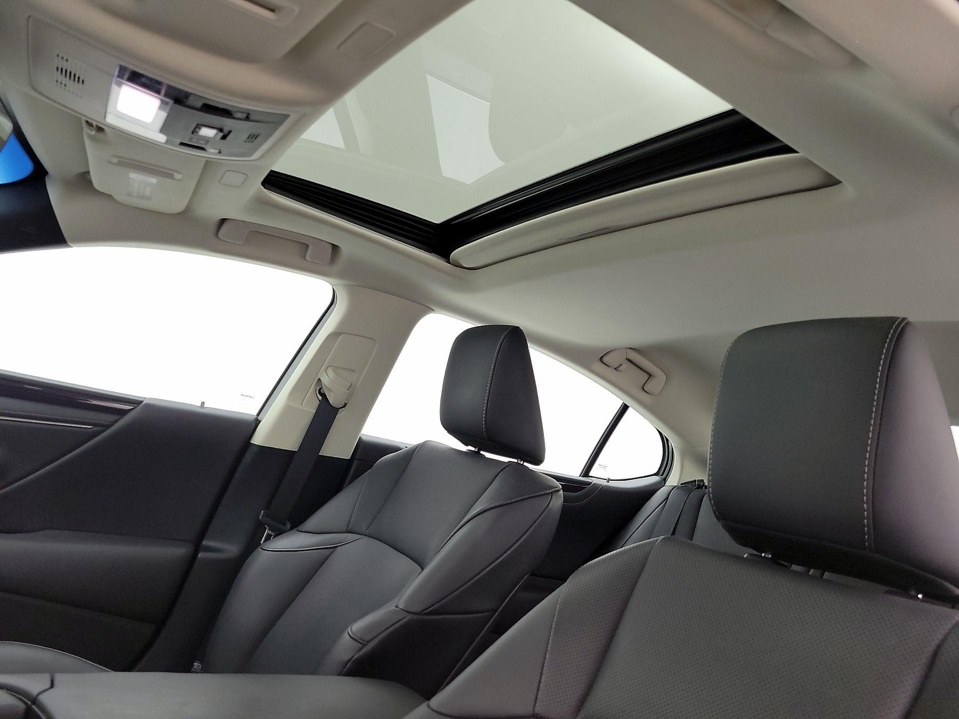 Thumbnail: 2021 Lexus ES - 20