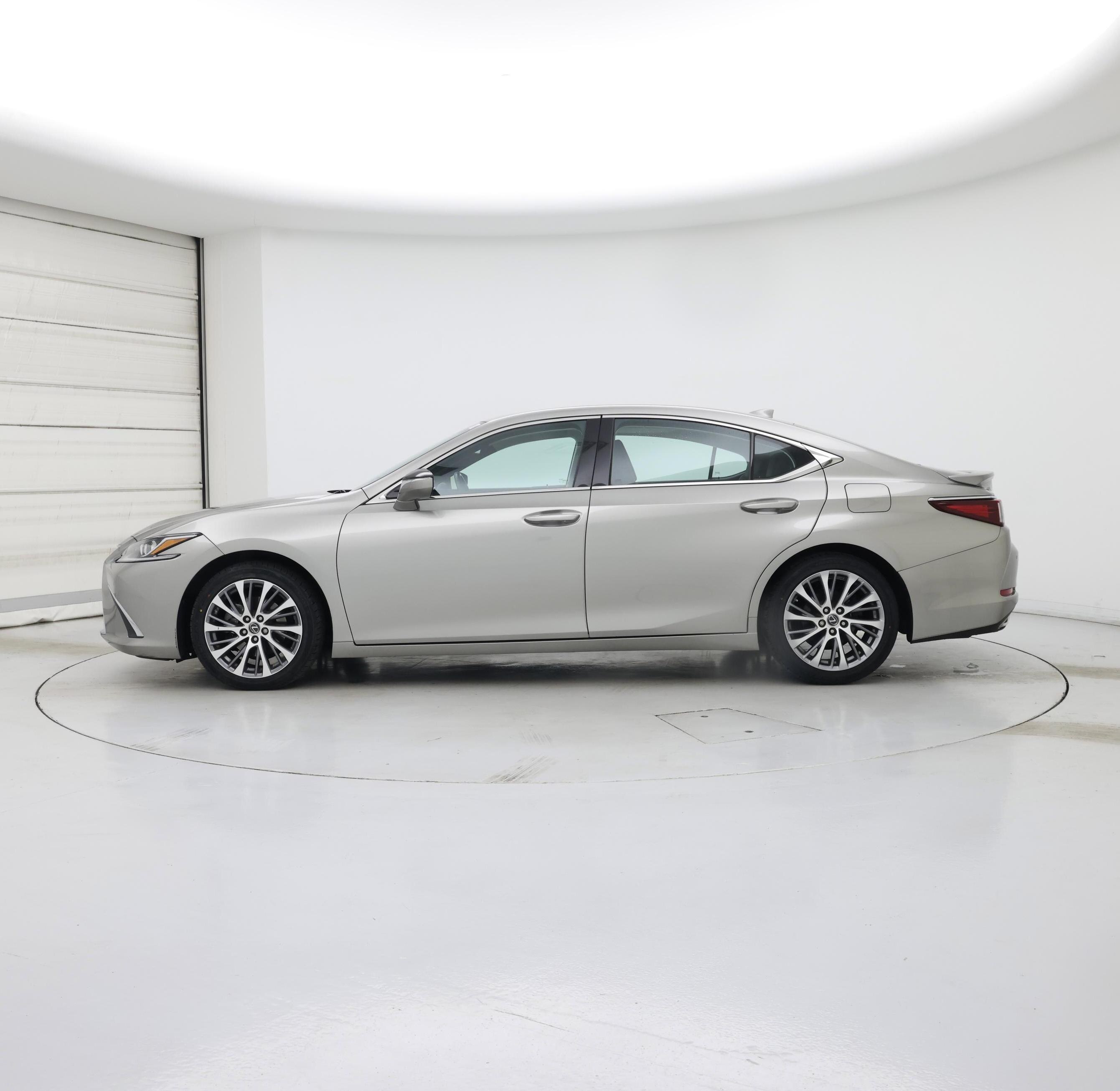 Thumbnail: 2021 Lexus ES - 3