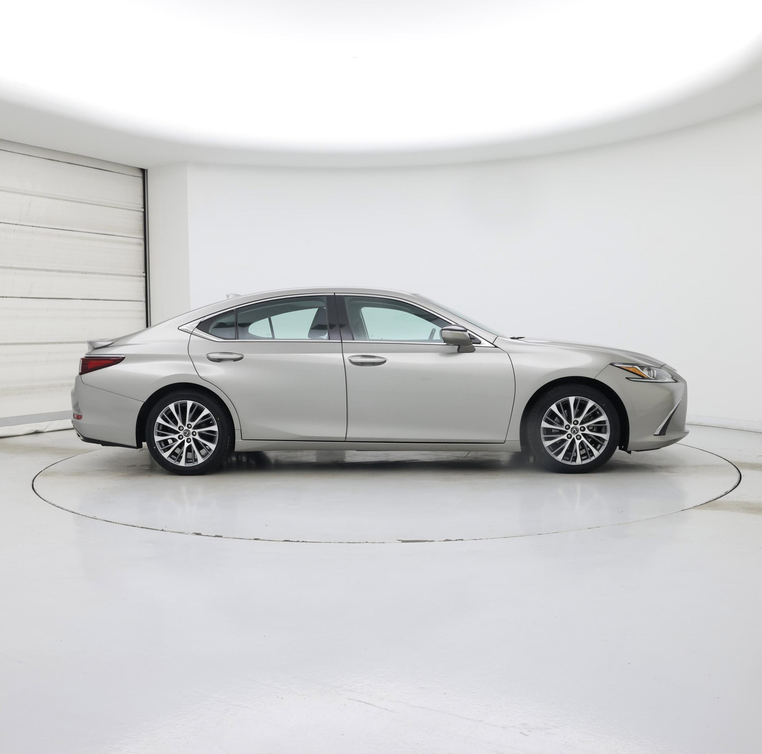 Thumbnail: 2021 Lexus ES - 7