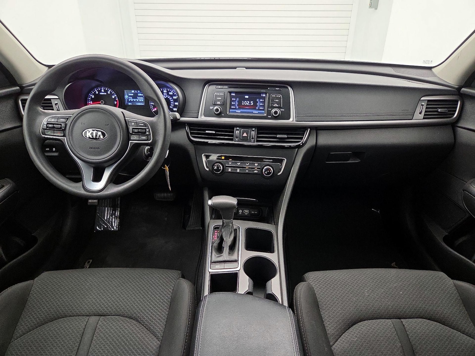 2017 Kia Optima LX - Photo 10