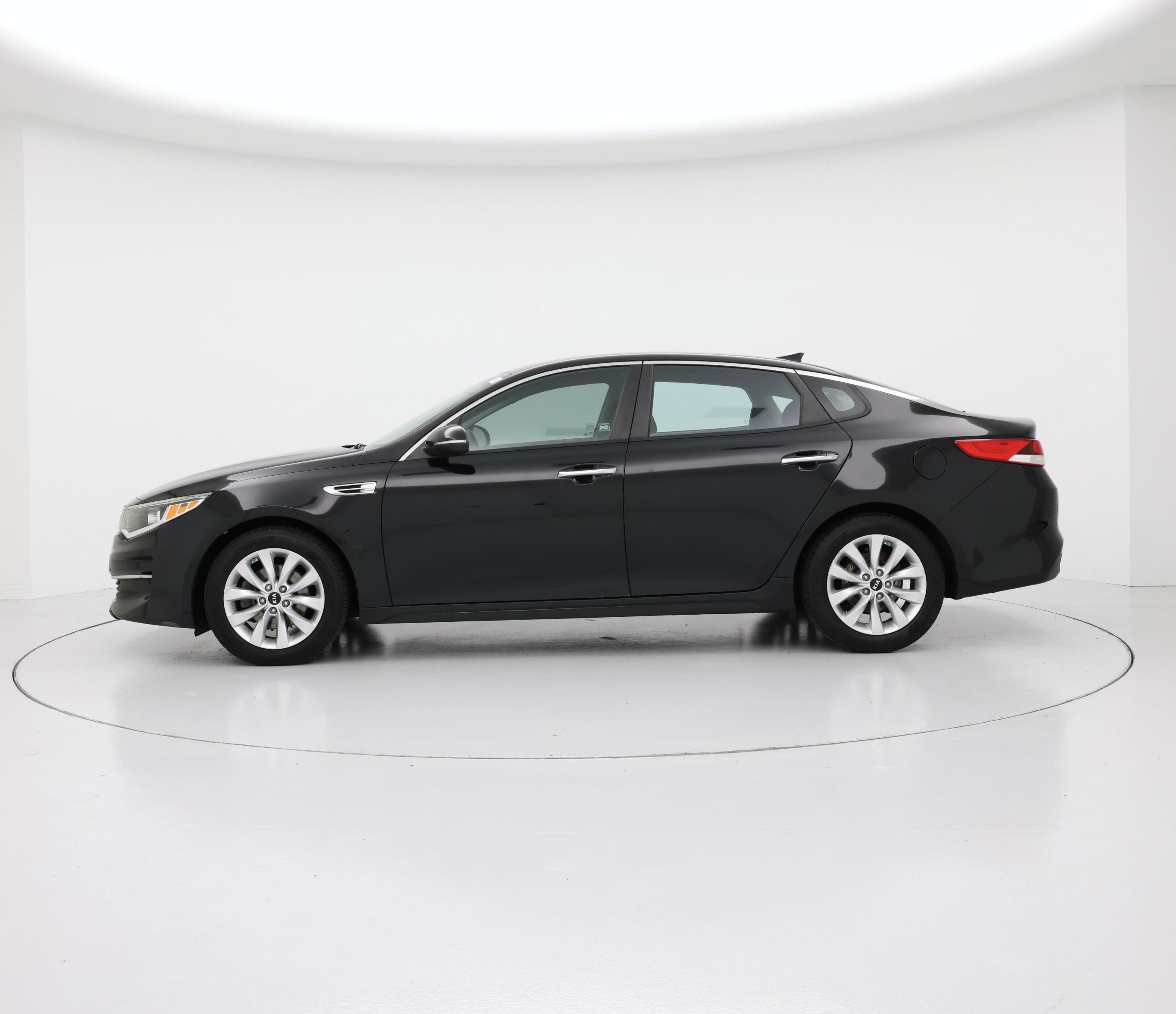 Thumbnail: 2017 Kia Optima - 3