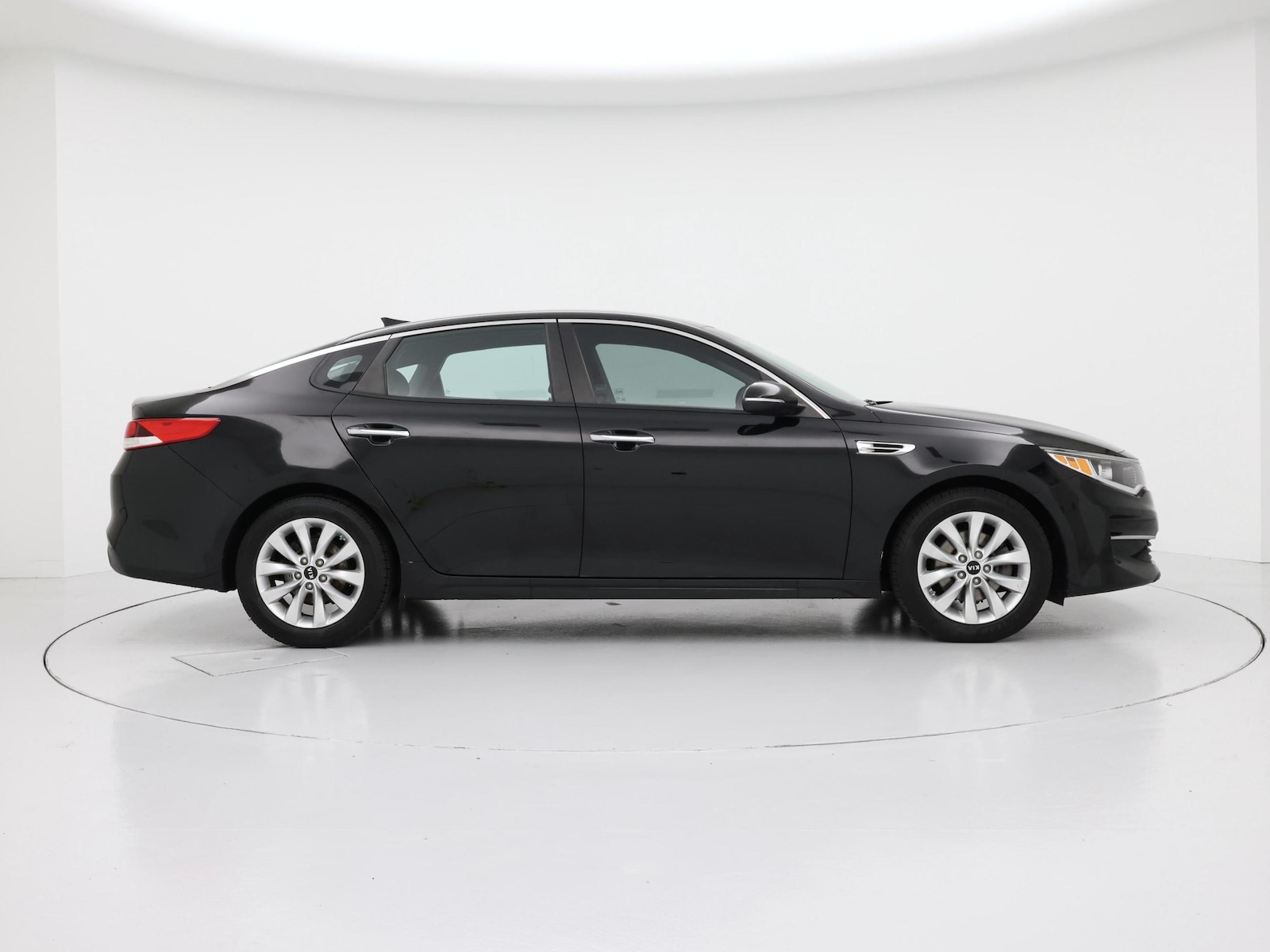 2017 Kia Optima LX - Photo 8