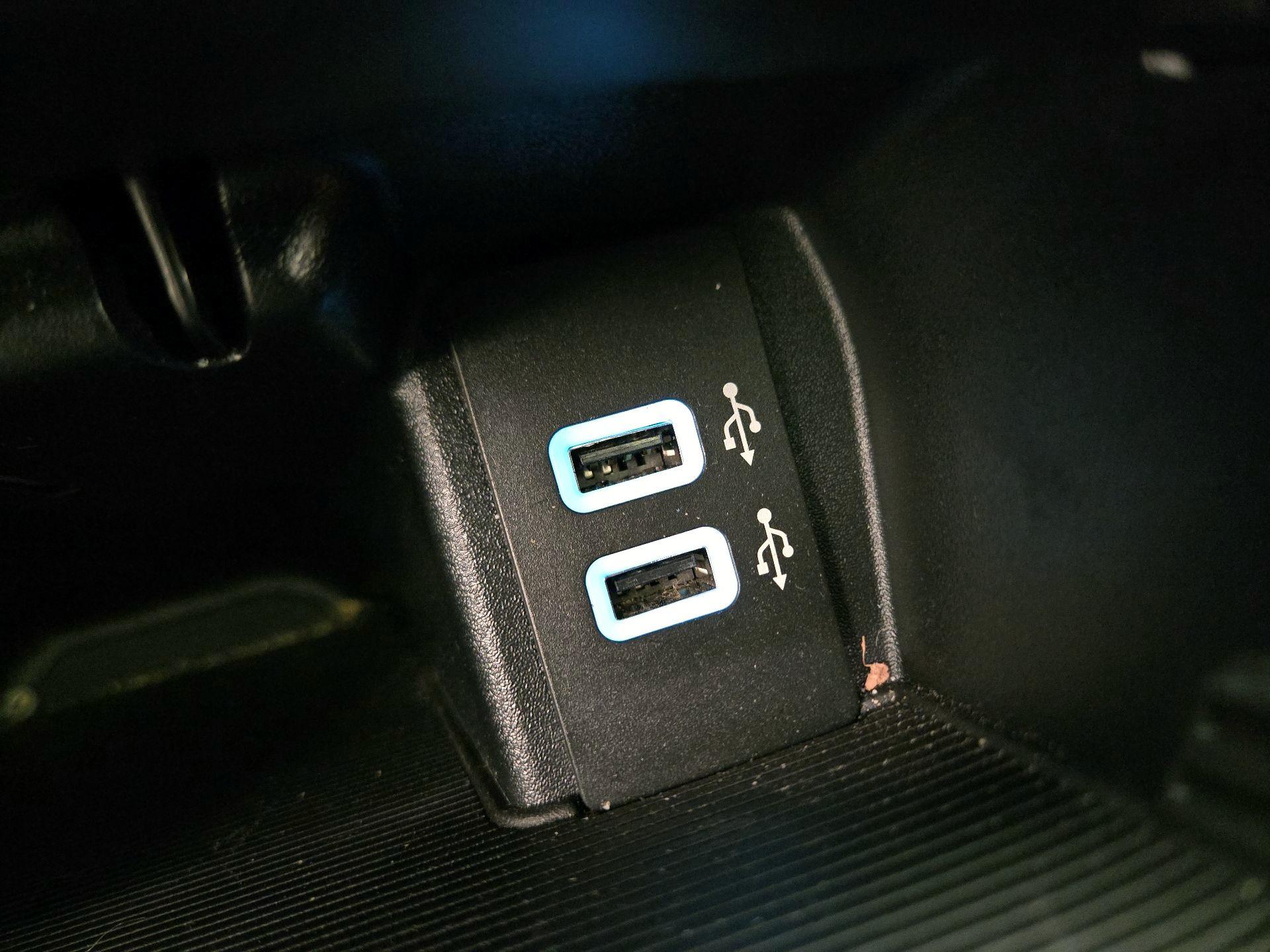 Thumbnail: 2016 Ford Edge - 19