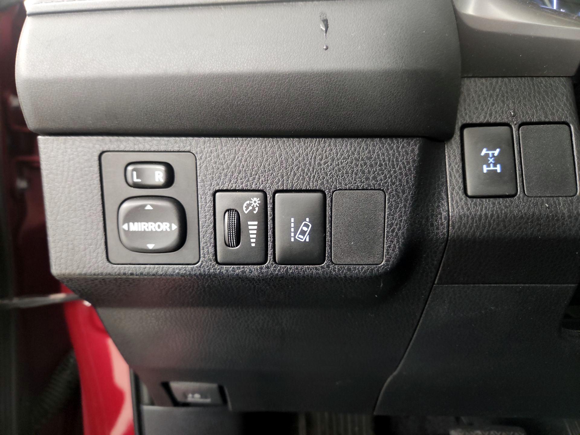 Thumbnail: 2018 Toyota RAV4 - 13