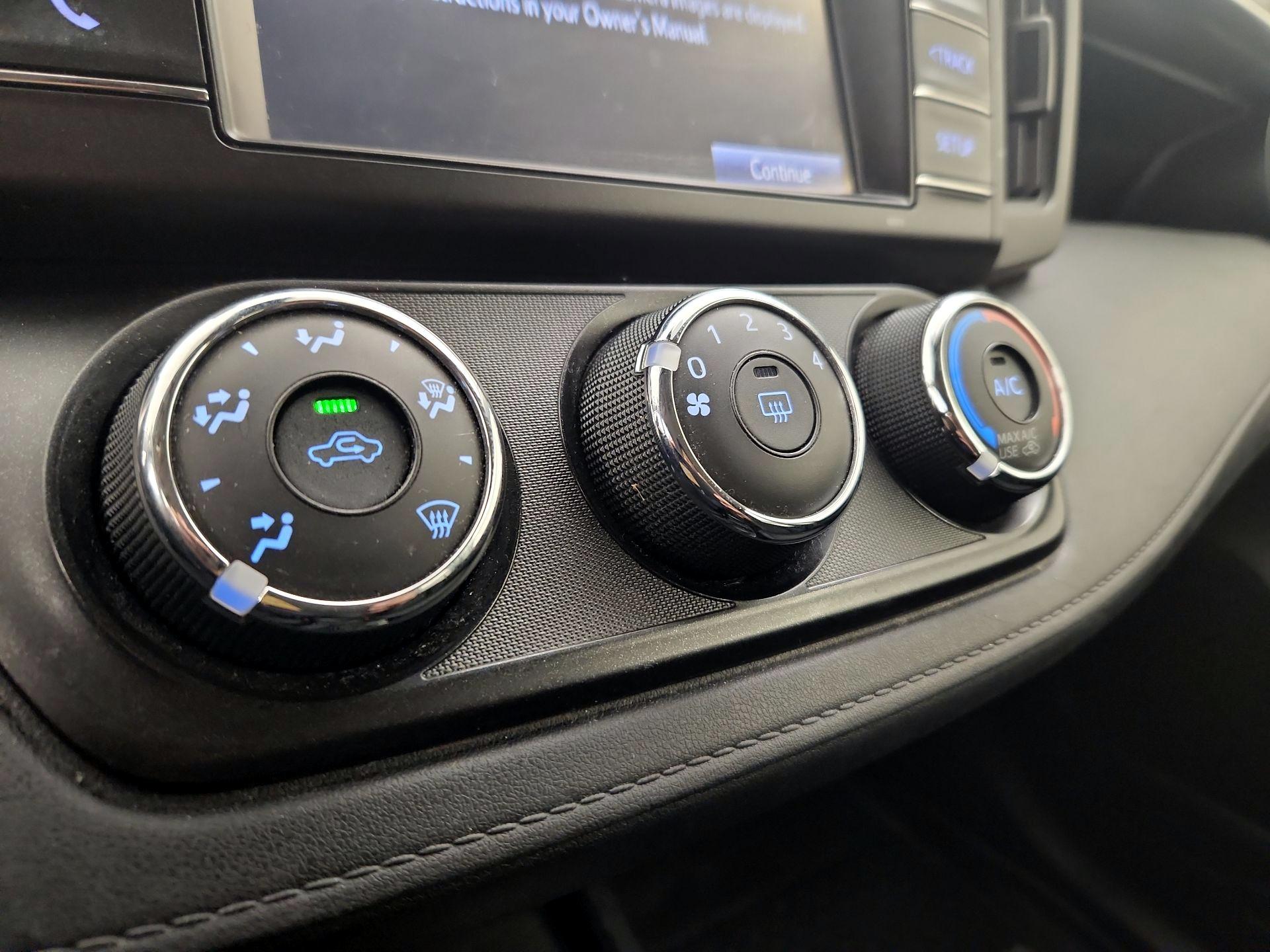 Thumbnail: 2018 Toyota RAV4 - 16