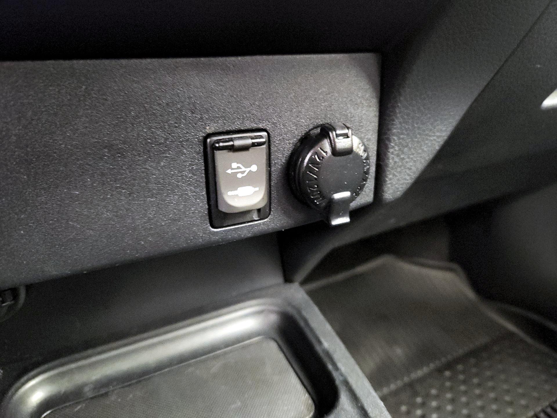 Thumbnail: 2018 Toyota RAV4 - 18