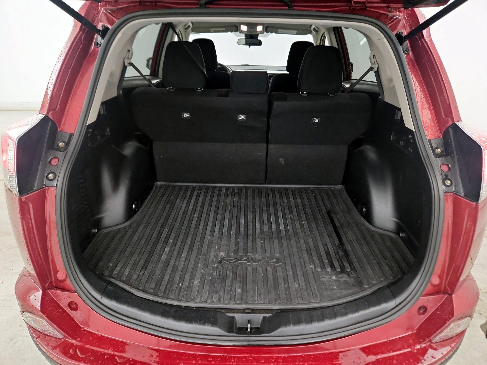 Thumbnail: 2018 Toyota RAV4 - 20