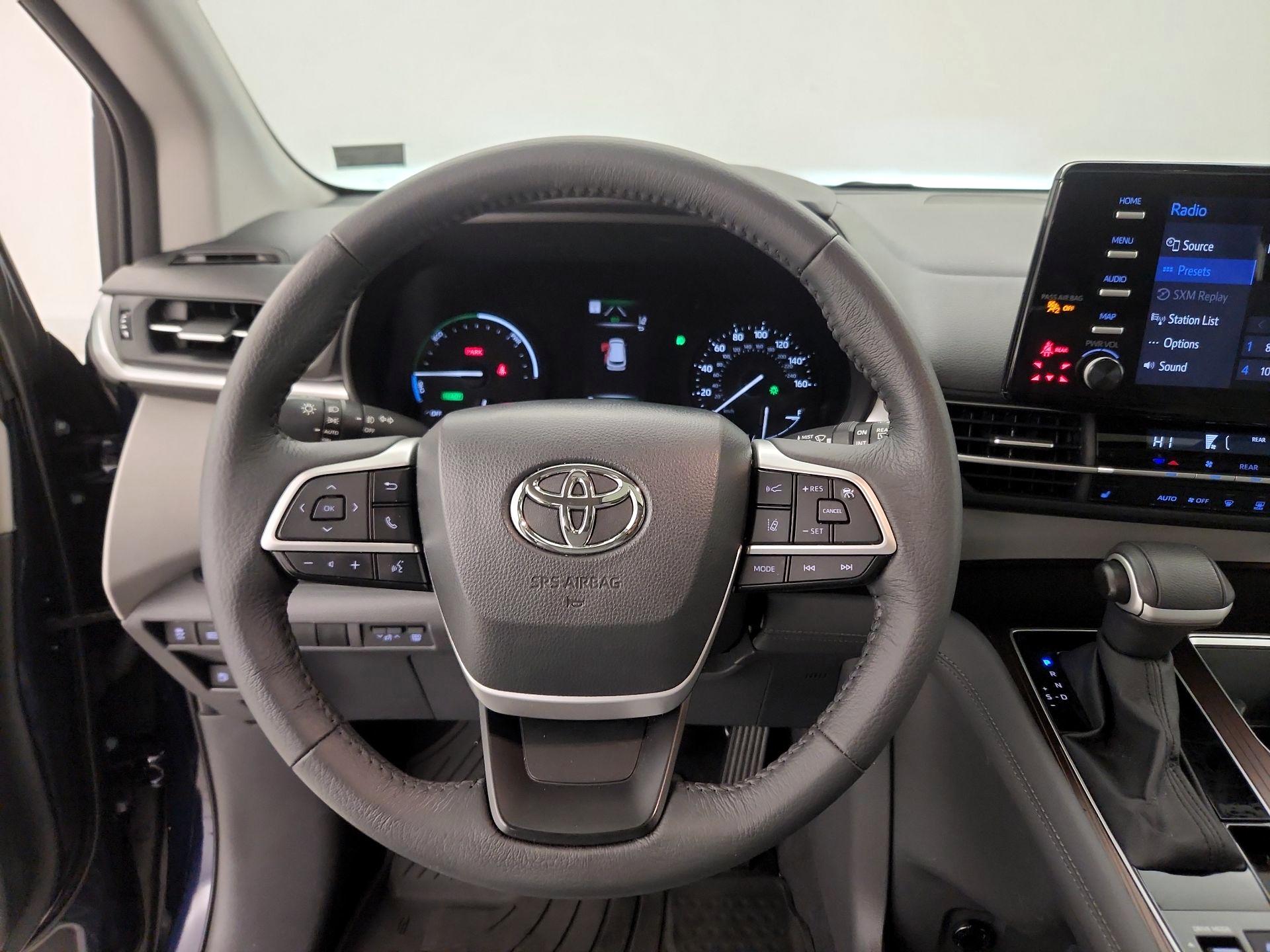 Thumbnail: 2024 Toyota Sienna - 10