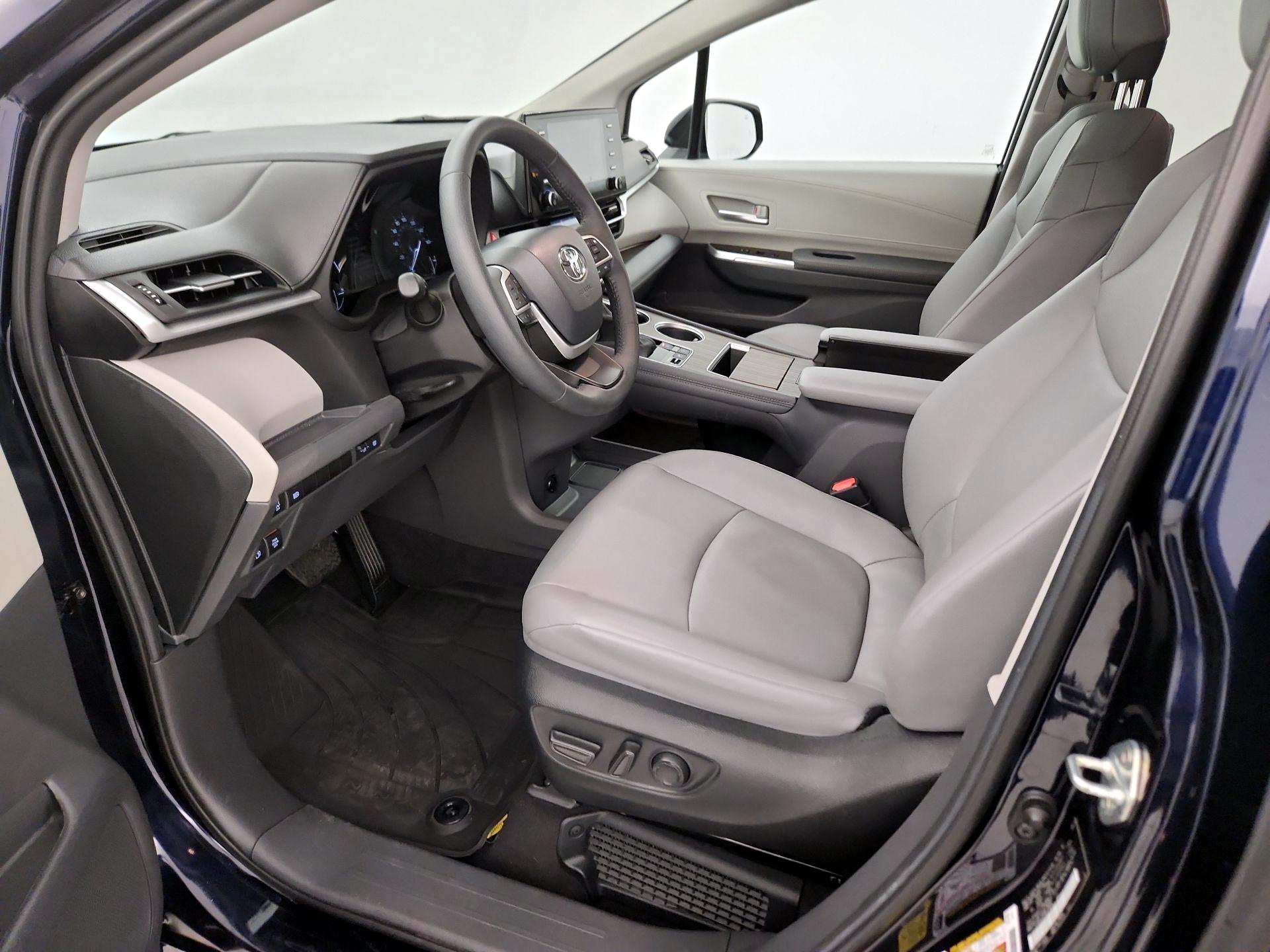 Thumbnail: 2024 Toyota Sienna - 11