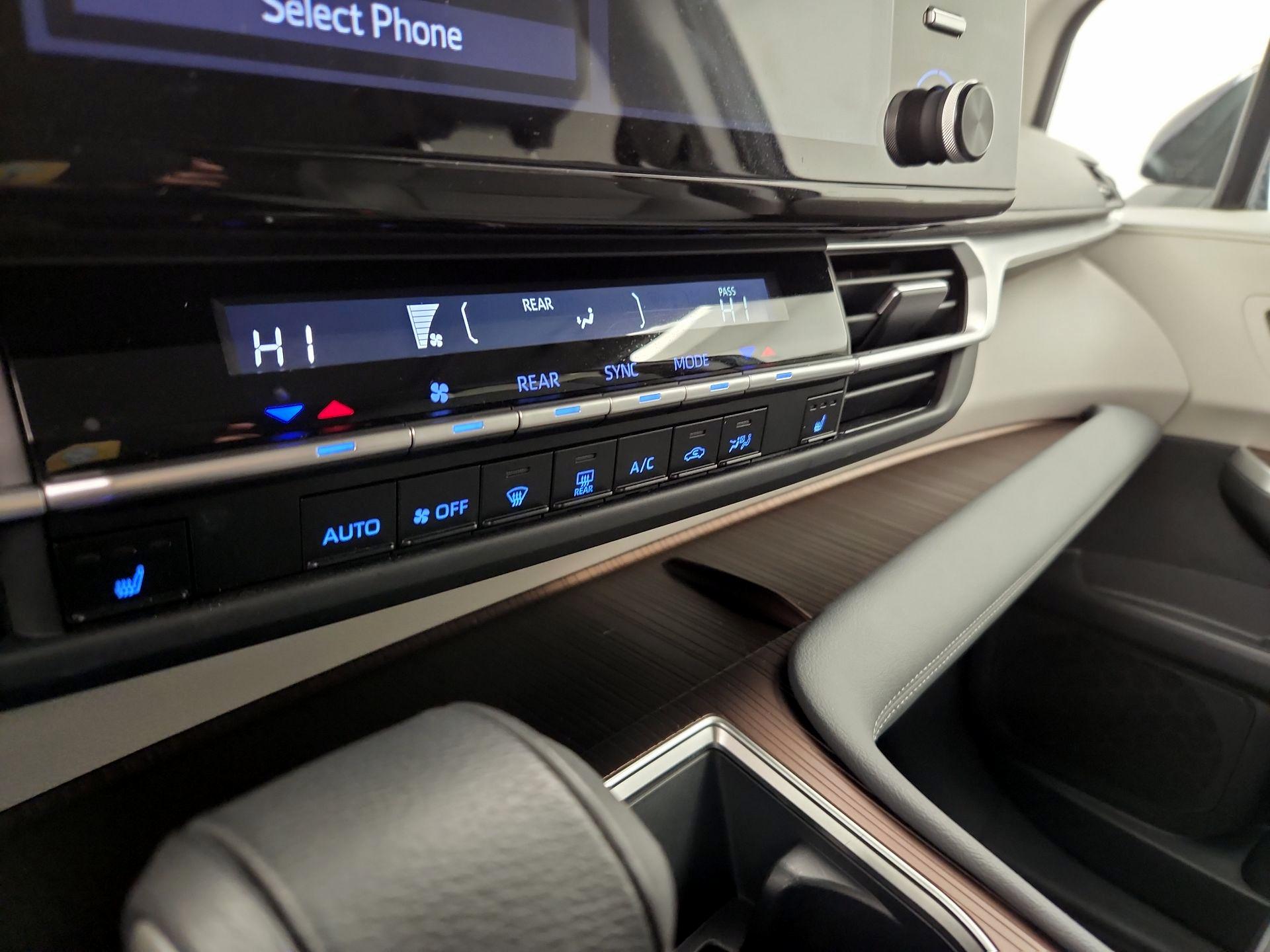 Thumbnail: 2024 Toyota Sienna - 16