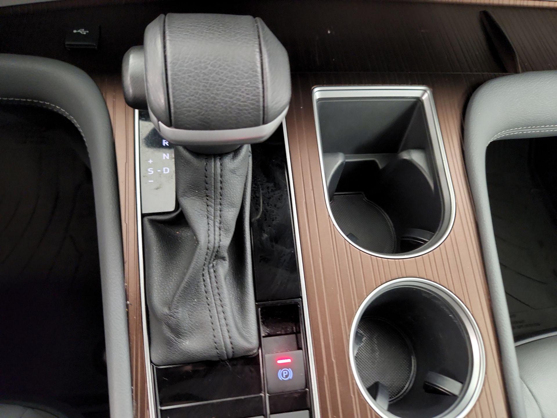 Thumbnail: 2024 Toyota Sienna - 17