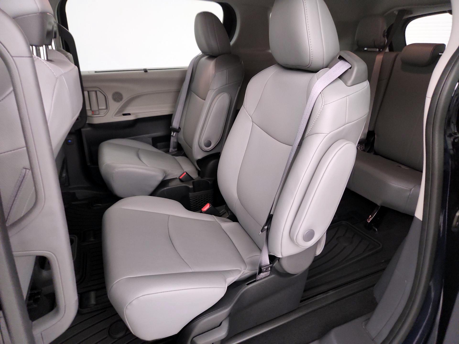 Thumbnail: 2024 Toyota Sienna - 20