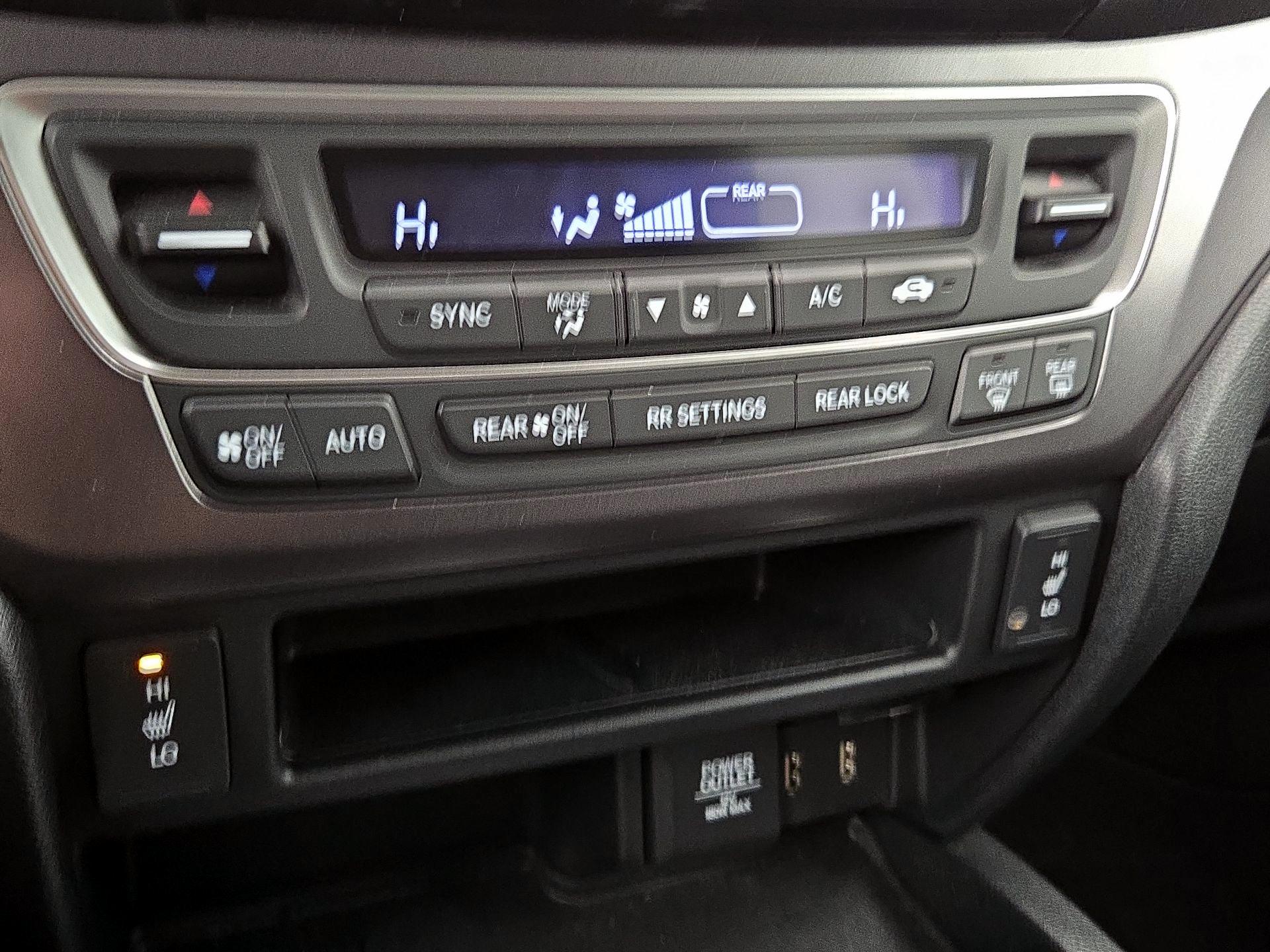 Thumbnail: 2018 Honda Pilot - 16