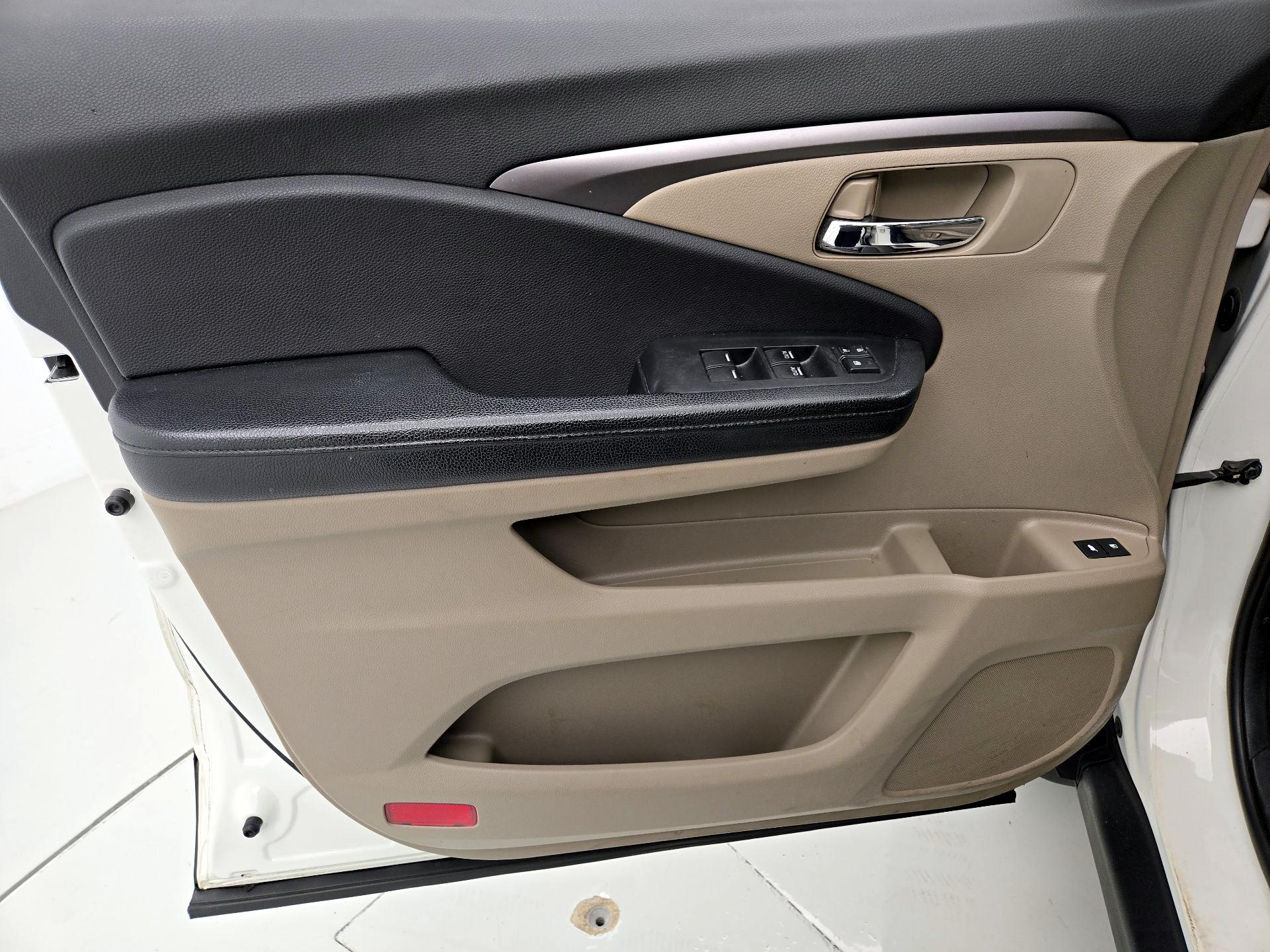 Thumbnail: 2016 Honda Pilot - 12