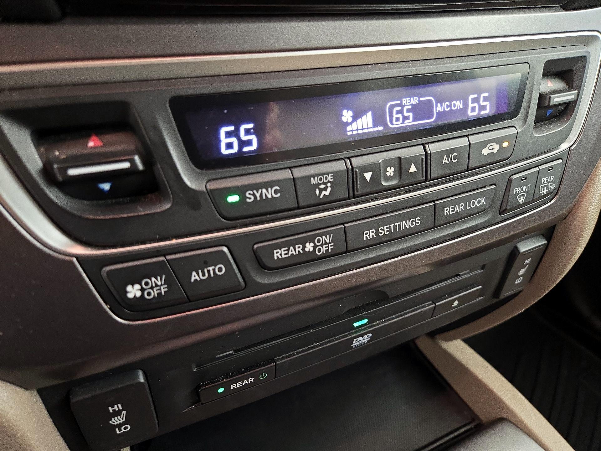 Thumbnail: 2016 Honda Pilot - 16