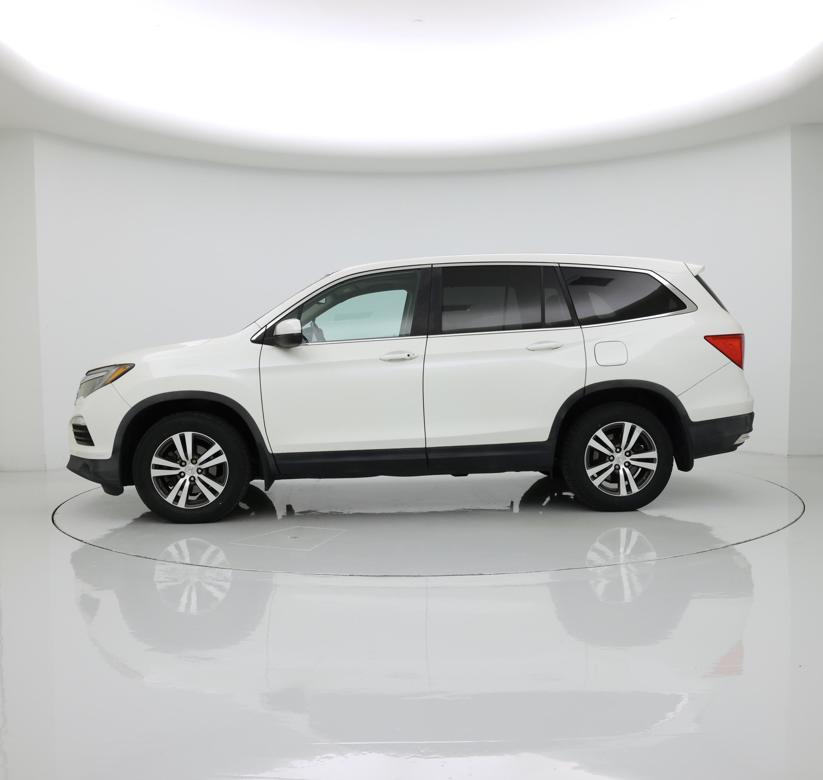 Thumbnail: 2016 Honda Pilot - 3