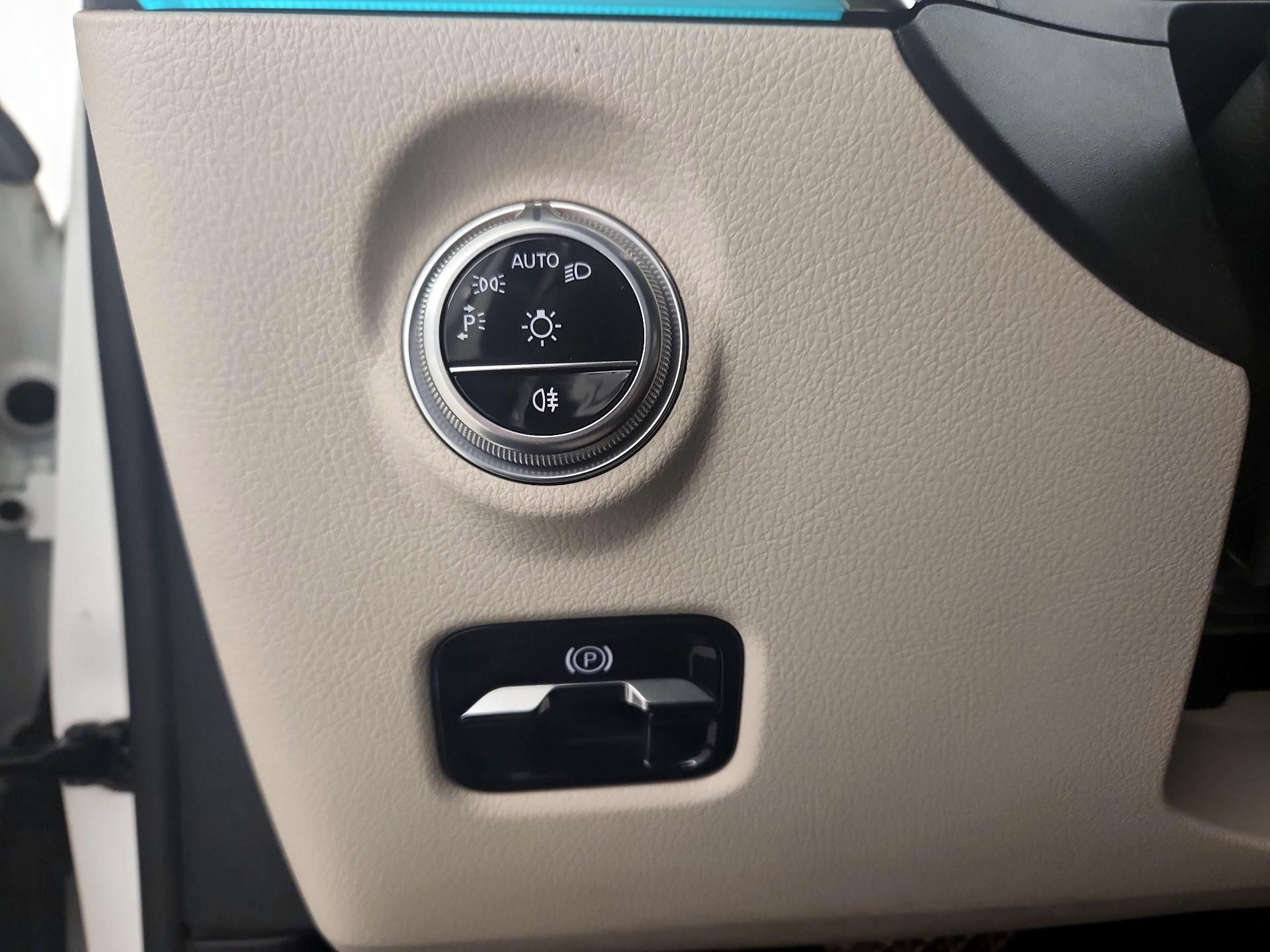 Thumbnail: 2022 Mercedes-Benz C-Class - 13