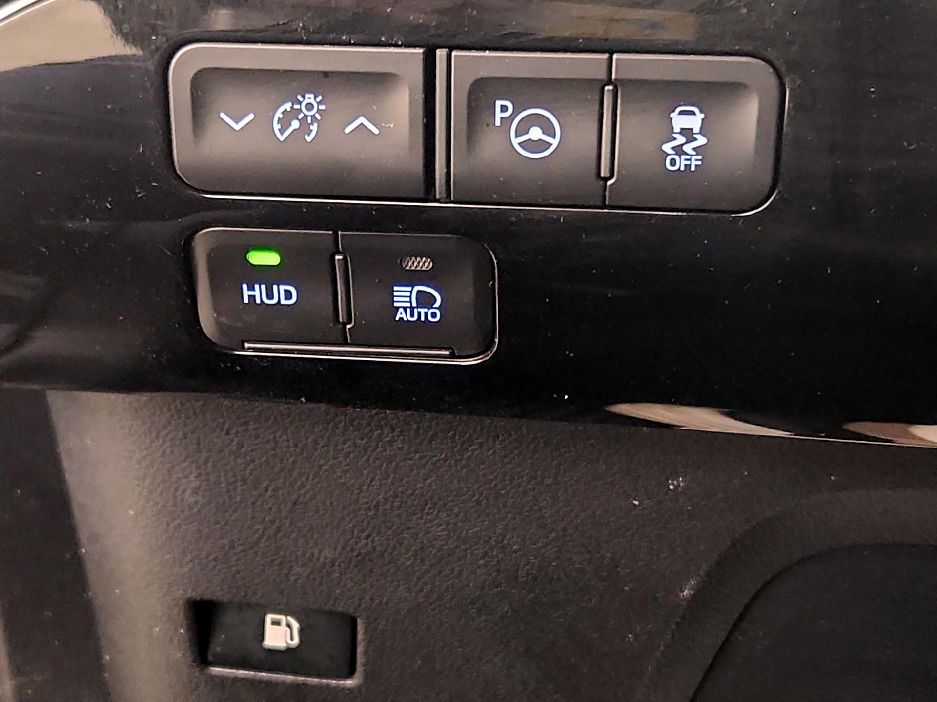 Thumbnail: 2021 Toyota Prius - 13