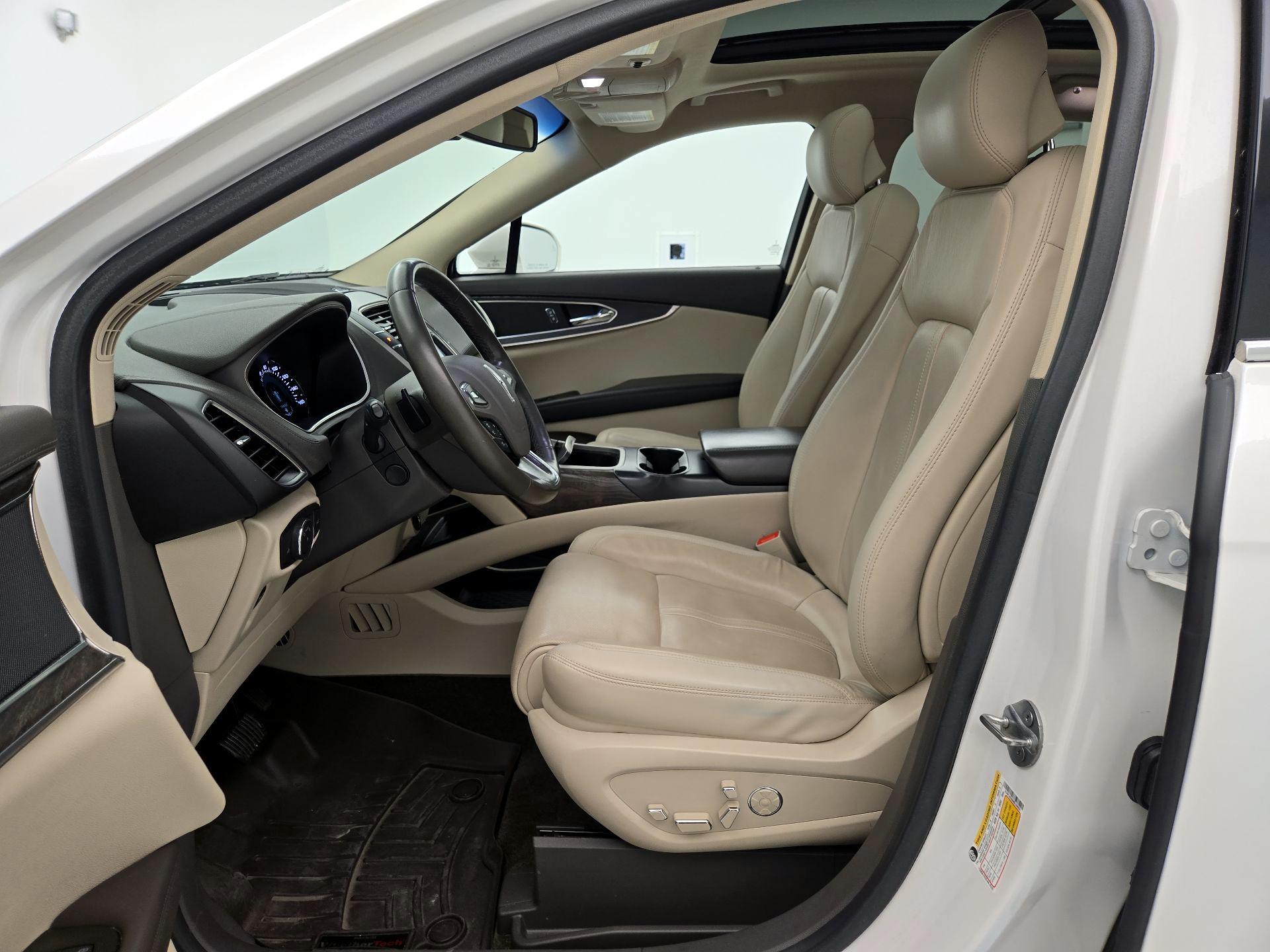 Thumbnail: 2017 Lincoln MKX - 11