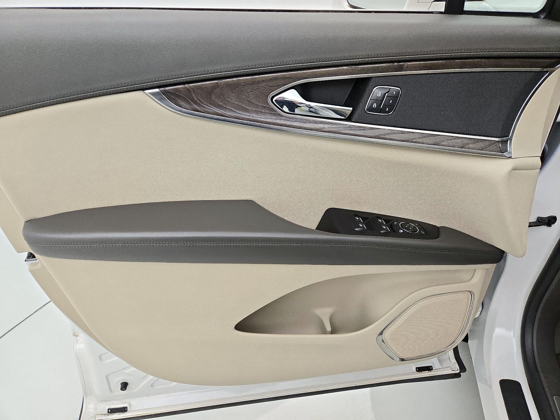 Thumbnail: 2017 Lincoln MKX - 12