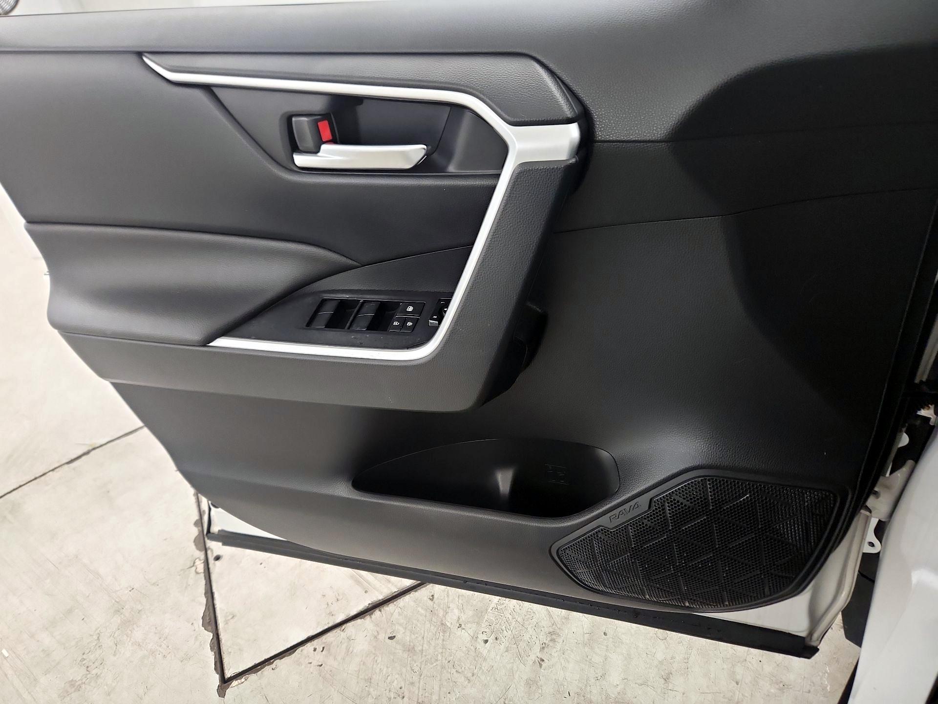 Thumbnail: 2019 Toyota RAV4 - 12