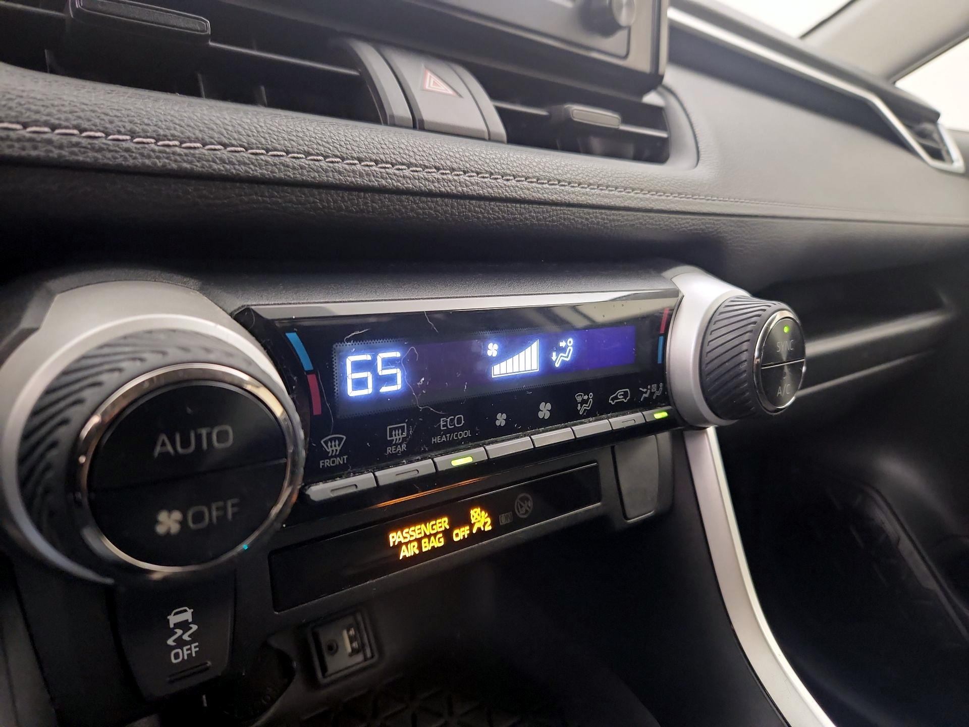 Thumbnail: 2019 Toyota RAV4 - 16