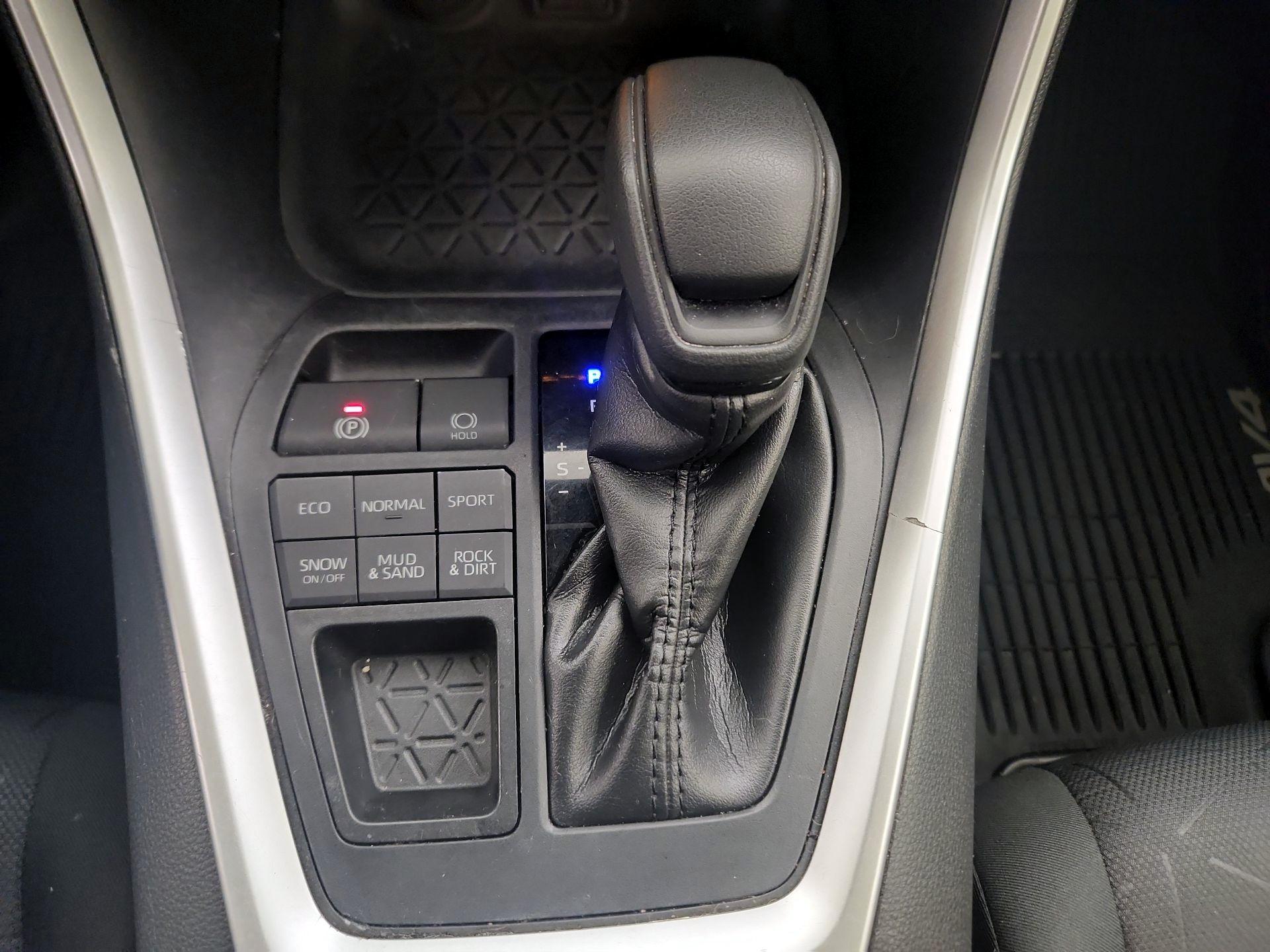 Thumbnail: 2019 Toyota RAV4 - 17