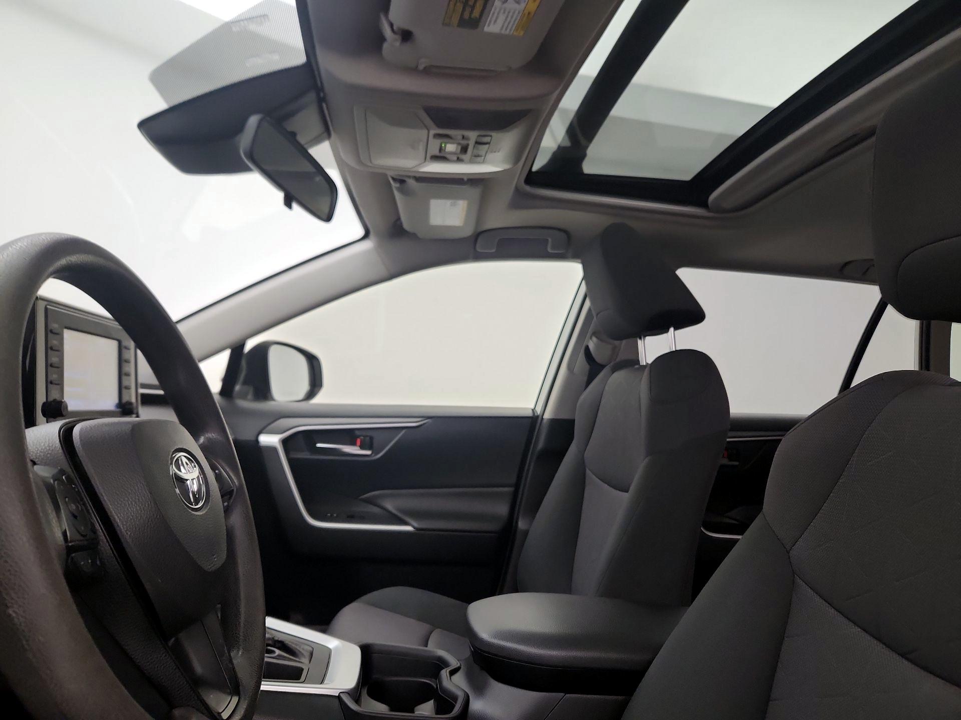 Thumbnail: 2019 Toyota RAV4 - 19