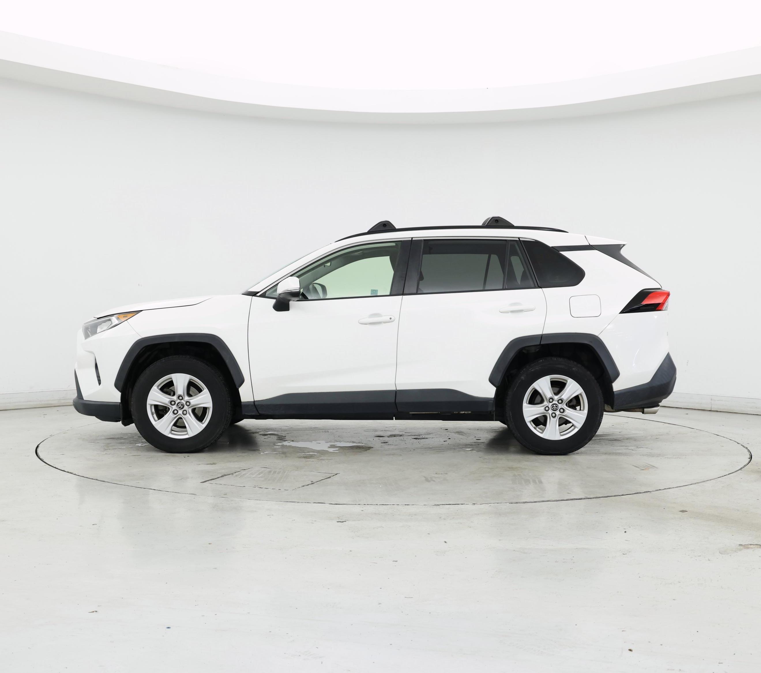 Thumbnail: 2019 Toyota RAV4 - 3