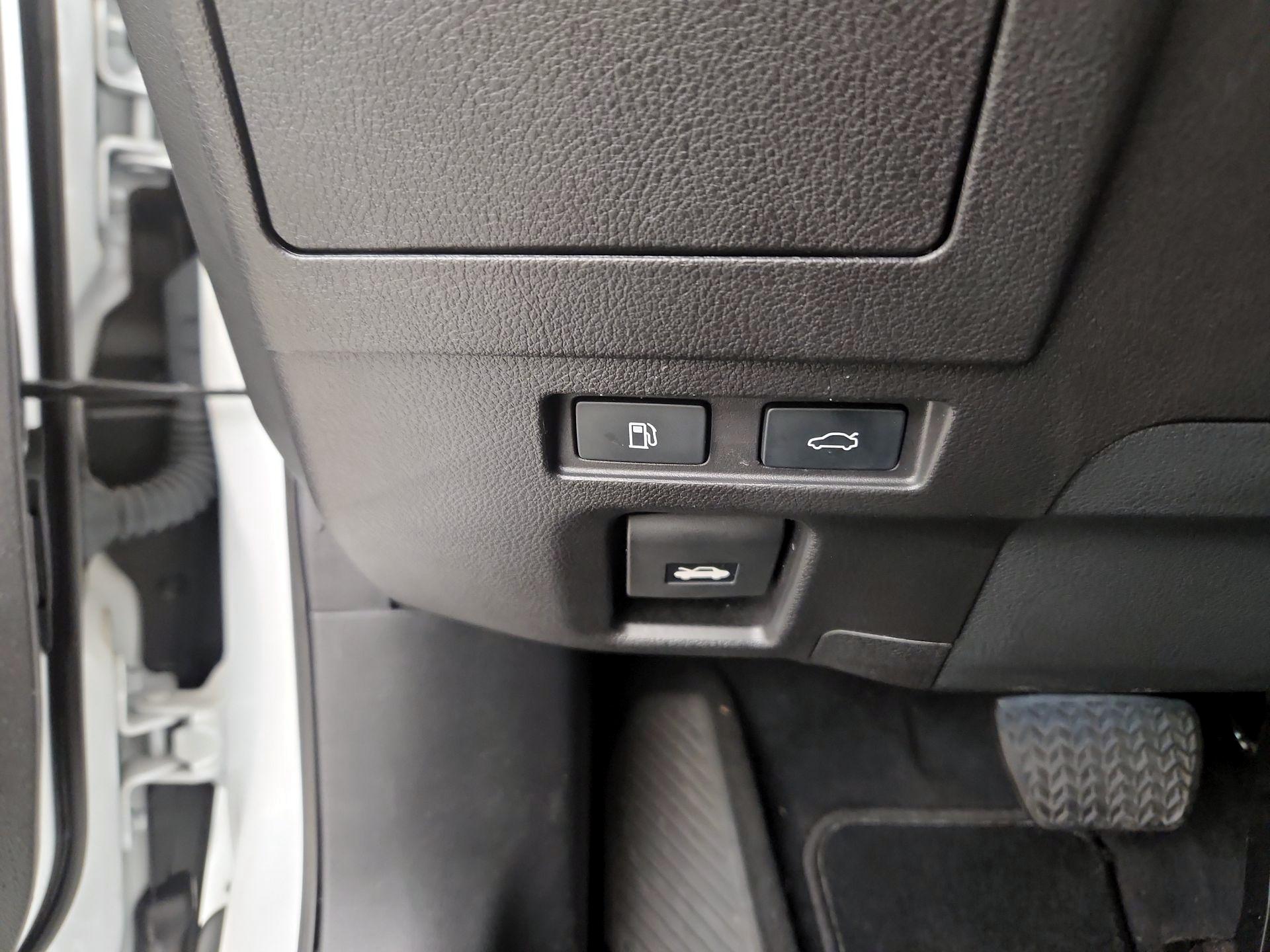 Thumbnail: 2022 Lexus ES - 13