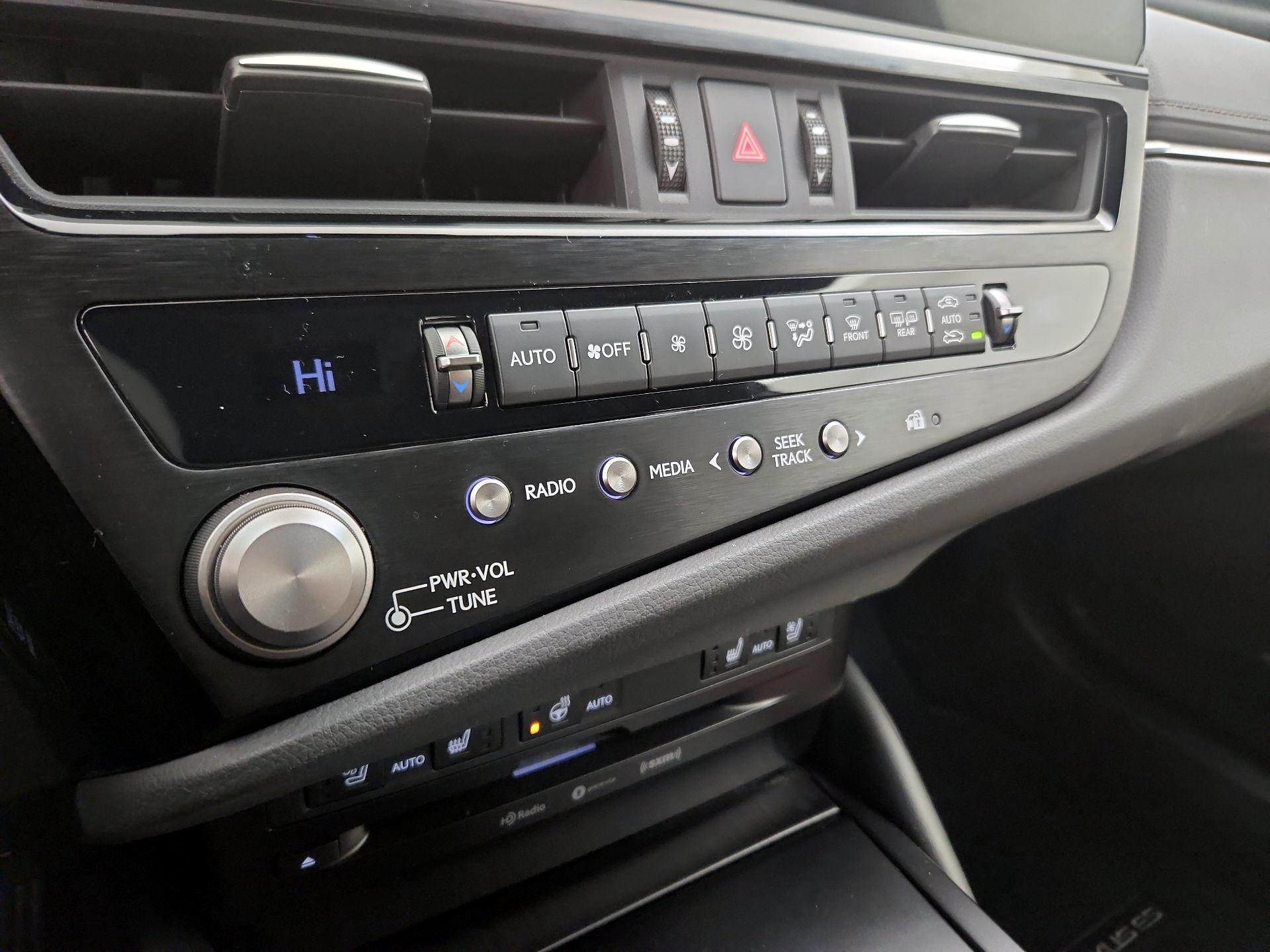 Thumbnail: 2022 Lexus ES - 16