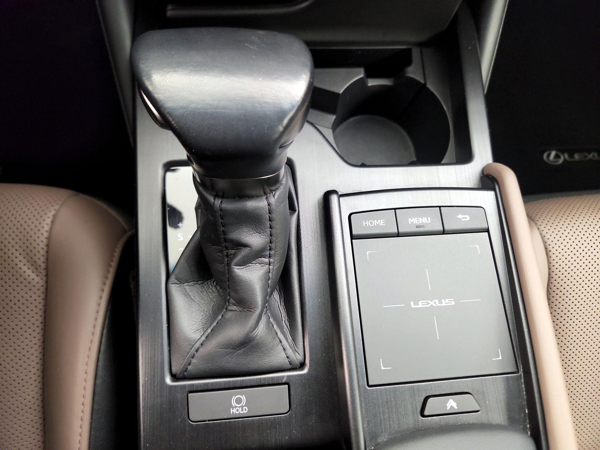 Thumbnail: 2022 Lexus ES - 17