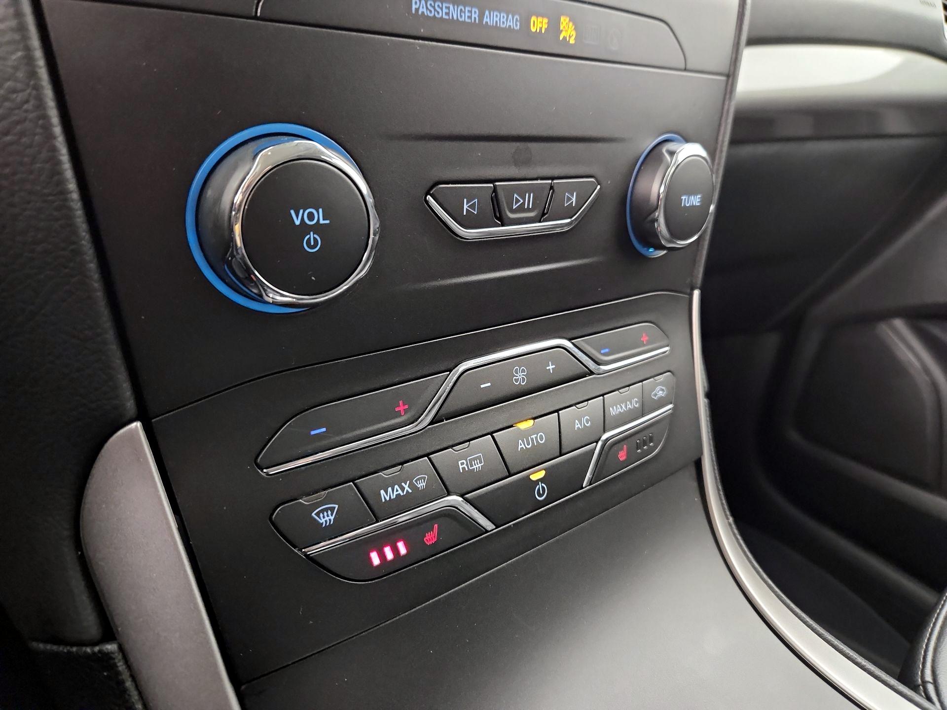 Thumbnail: 2020 Ford Edge - 17