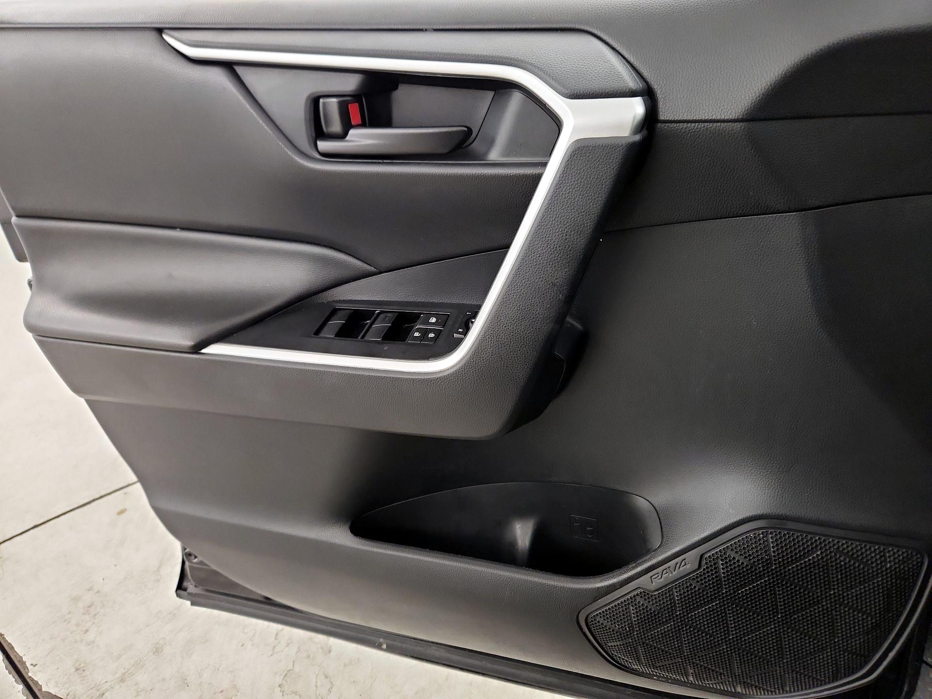 Thumbnail: 2020 Toyota RAV4 - 12