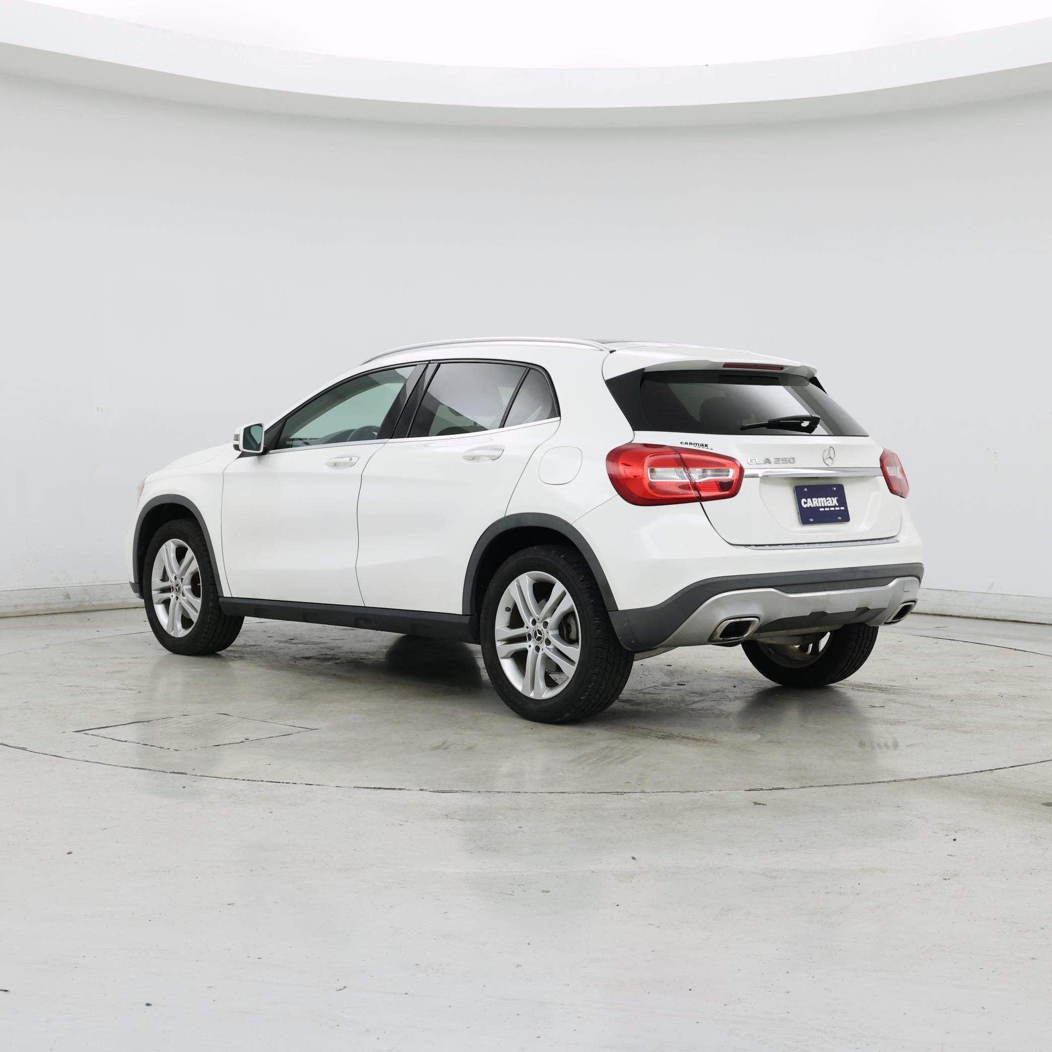 Thumbnail: 2018 Mercedes-Benz GLA - 2