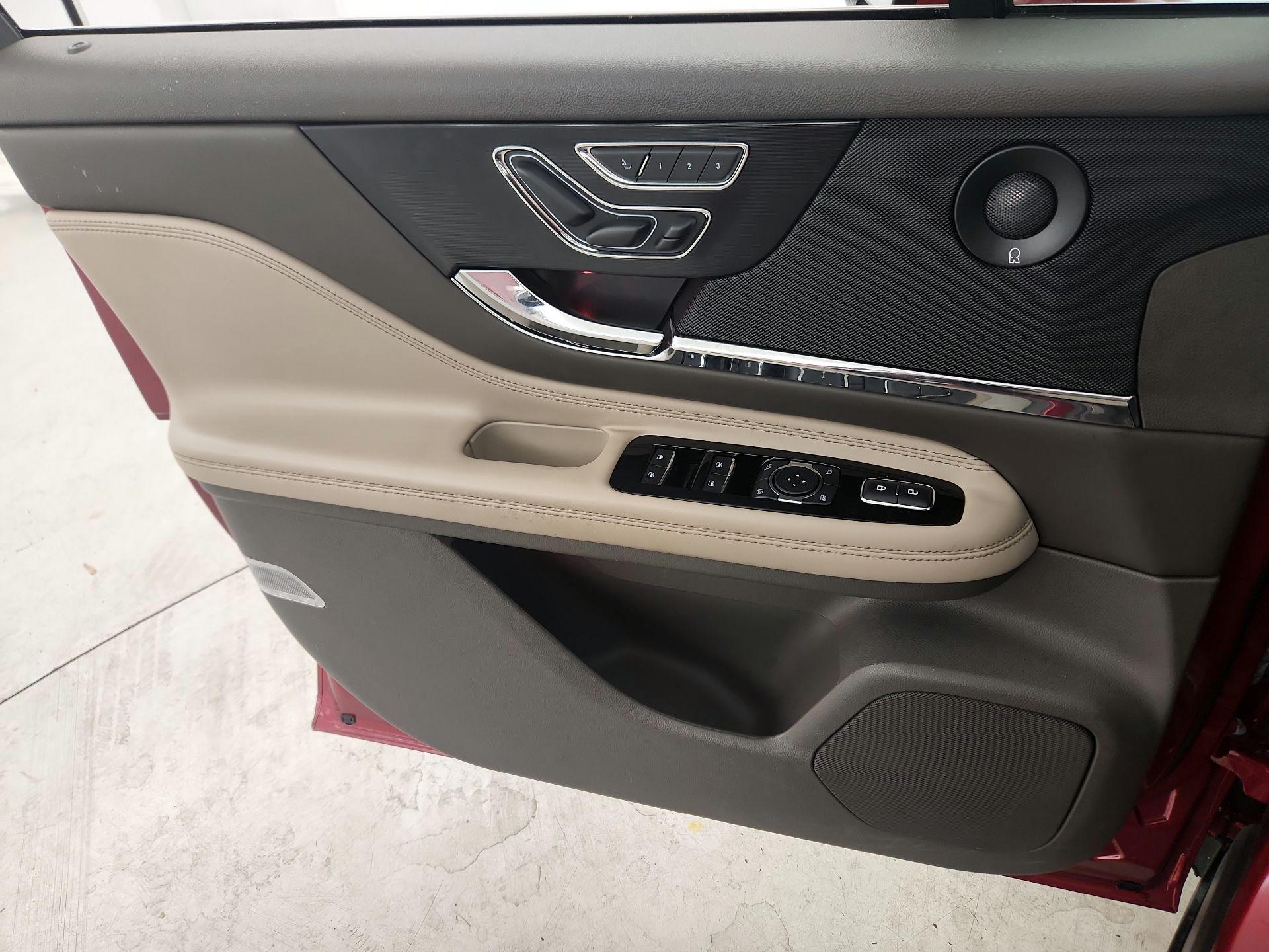 Thumbnail: 2020 Lincoln Corsair - 12