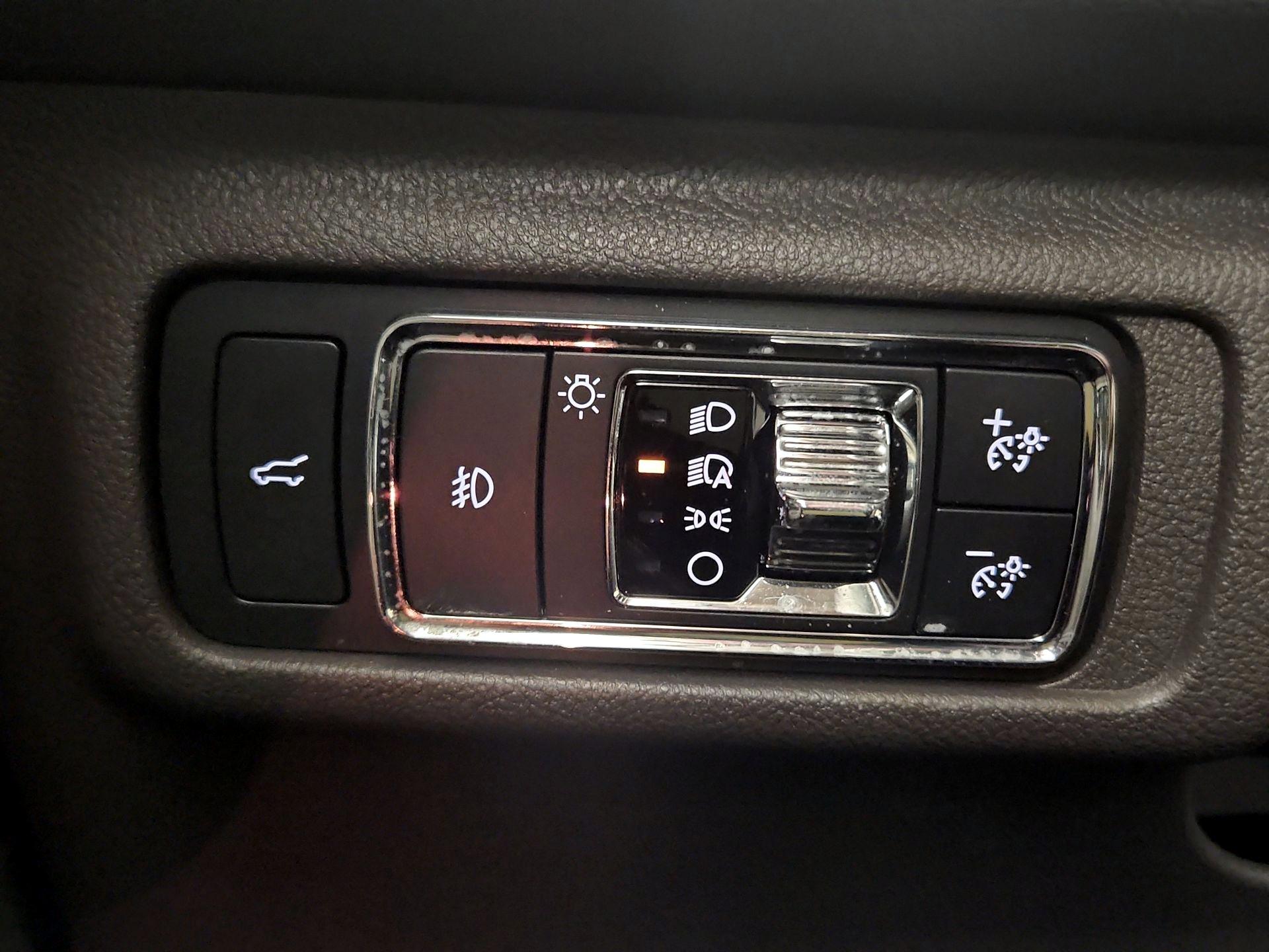 Thumbnail: 2020 Lincoln Corsair - 13