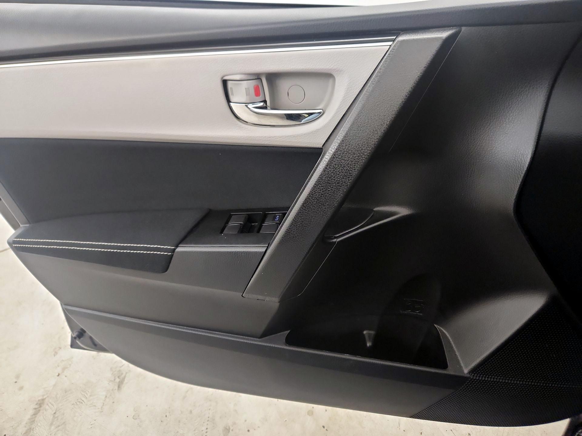 Thumbnail: 2018 Toyota Corolla - 12